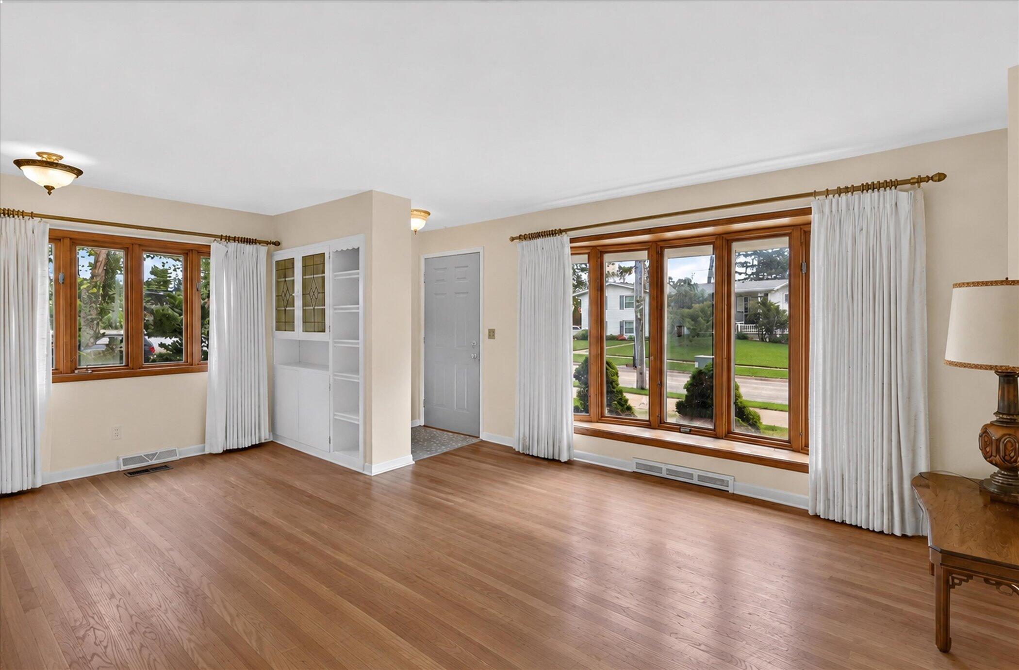 1920 Langley Avenue Property Photo 7