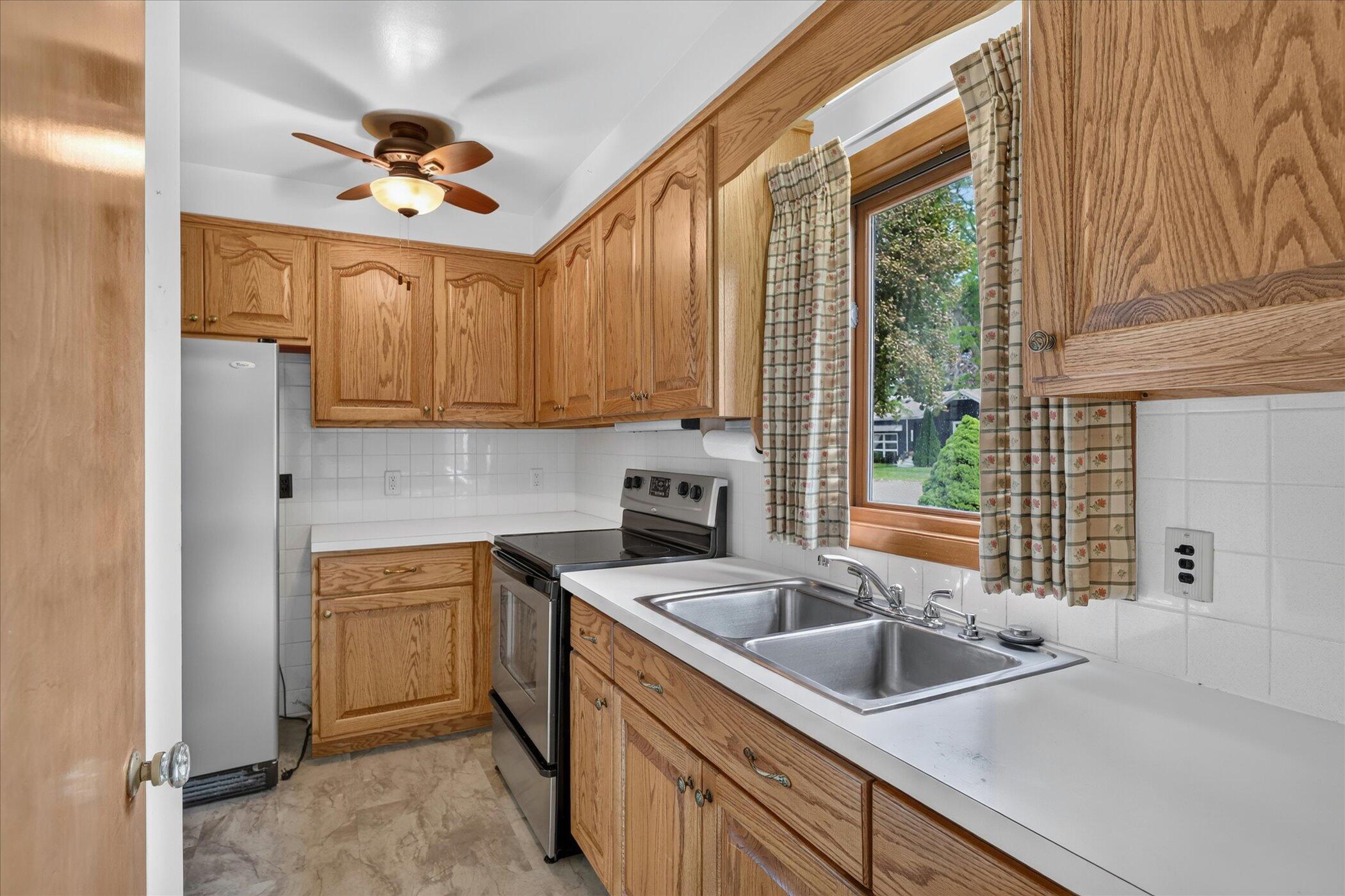 1920 Langley Avenue Property Photo 11