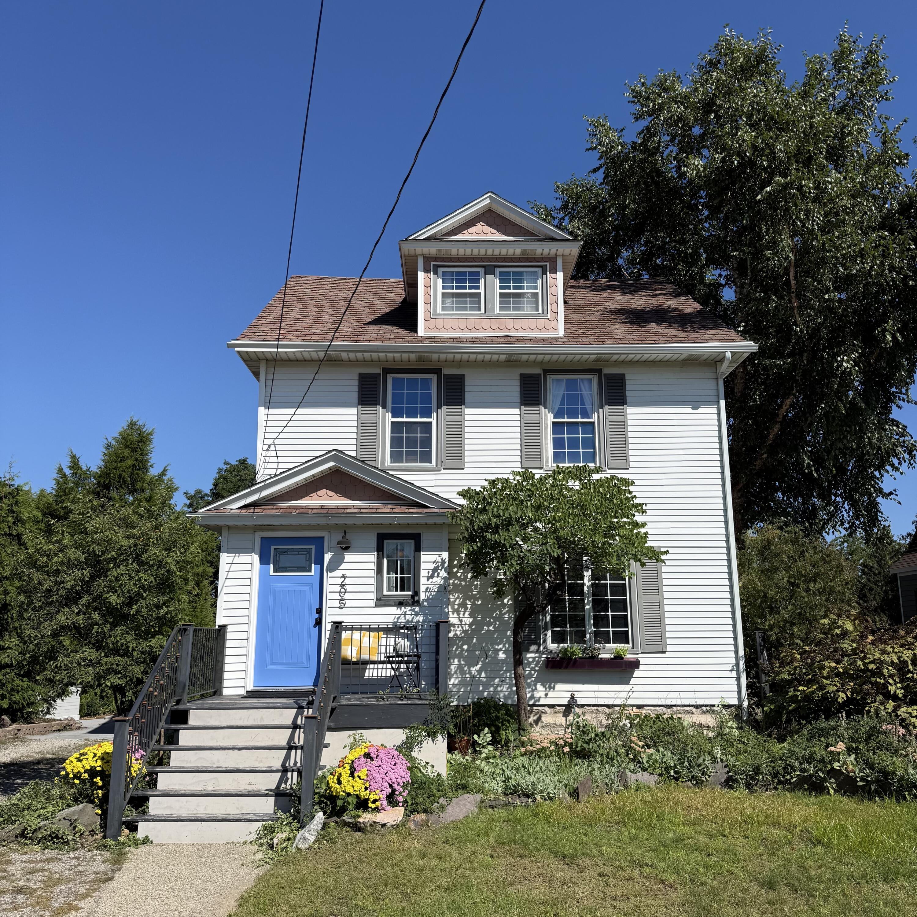 205 E Savidge Street Property Photo 1