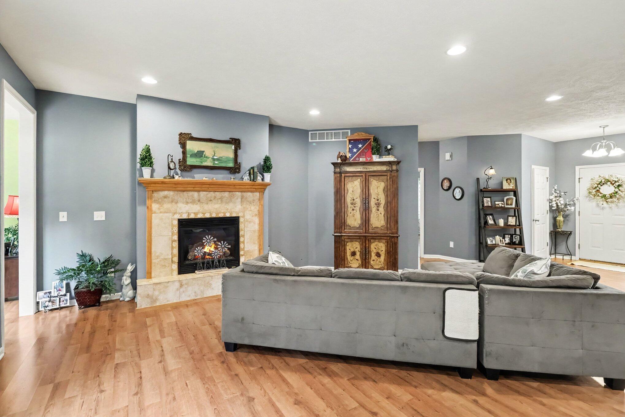 325 Grant Street Property Photo 4