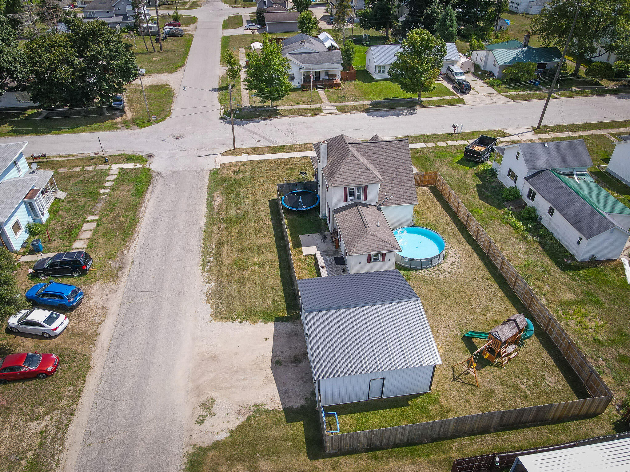 545 N Hemlock Street Property Photo 2