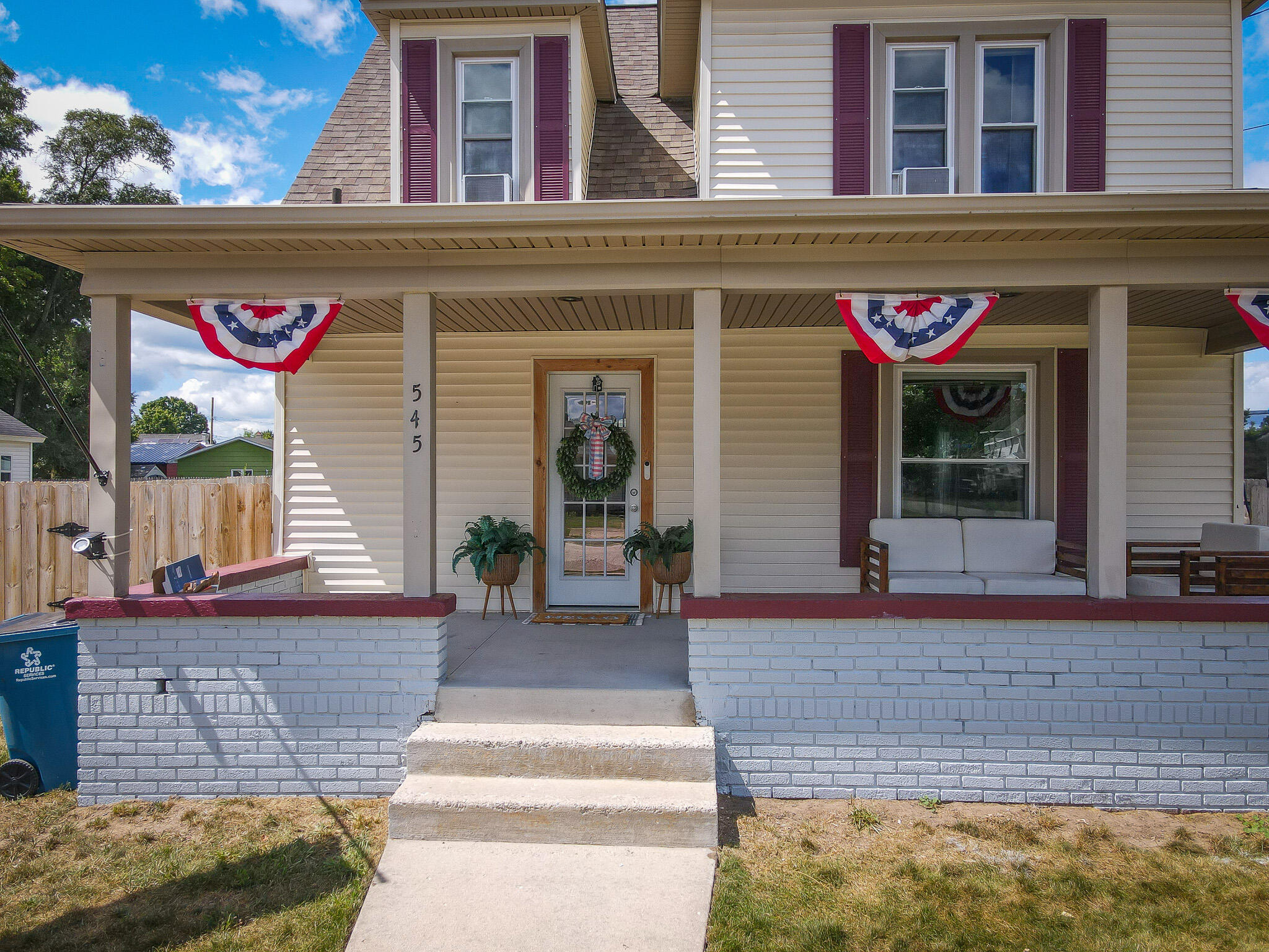 545 N Hemlock Street Property Photo 6