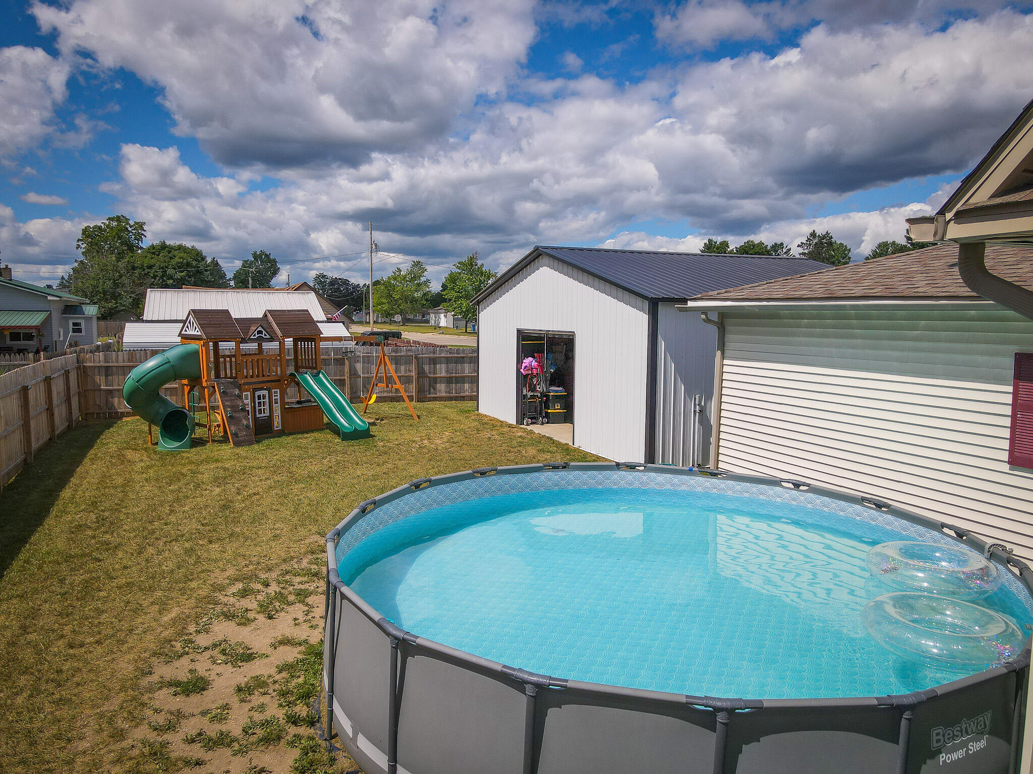 545 N Hemlock Street Property Photo 7