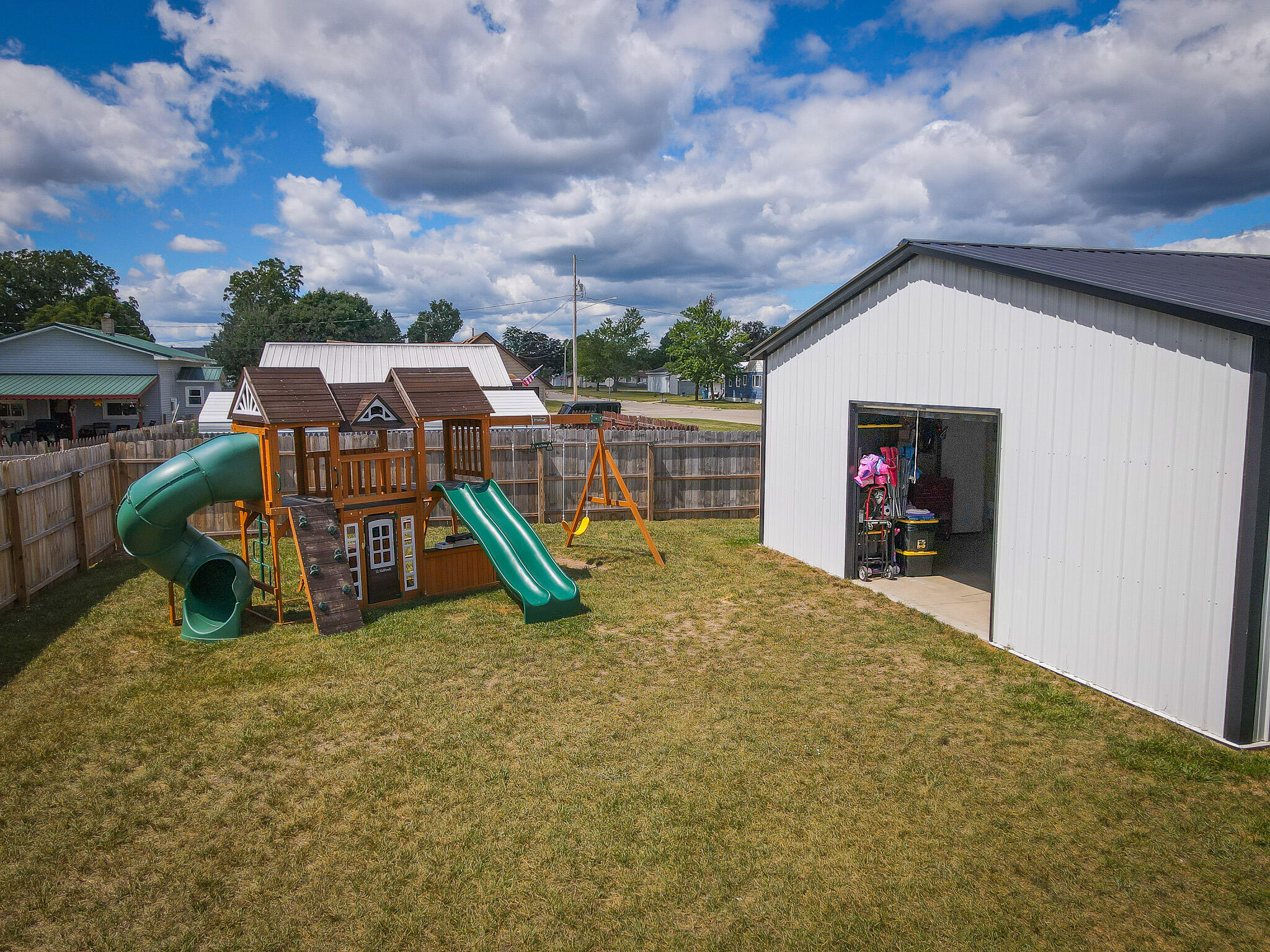 545 N Hemlock Street Property Photo 8