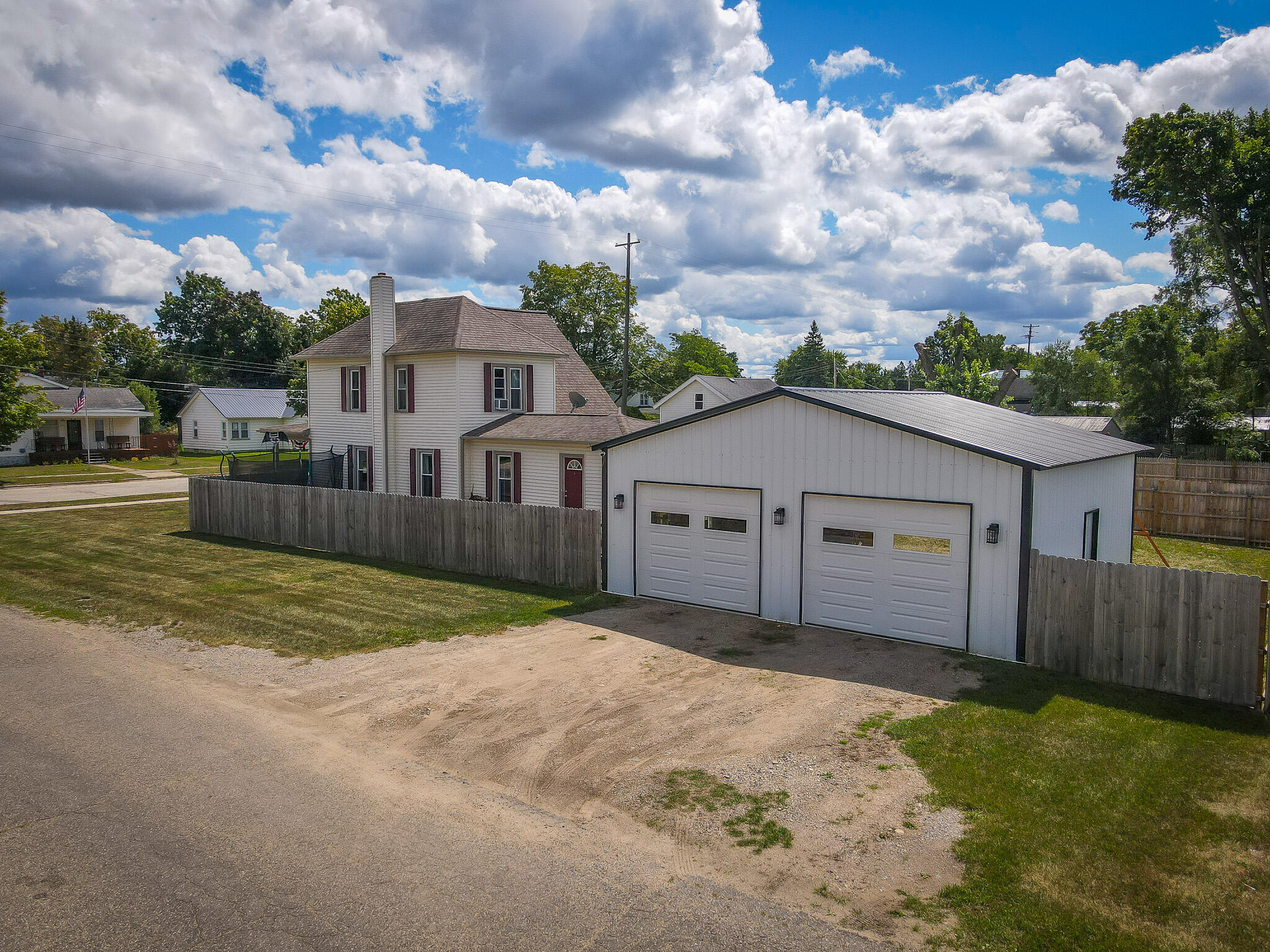 545 N Hemlock Street Property Photo 10