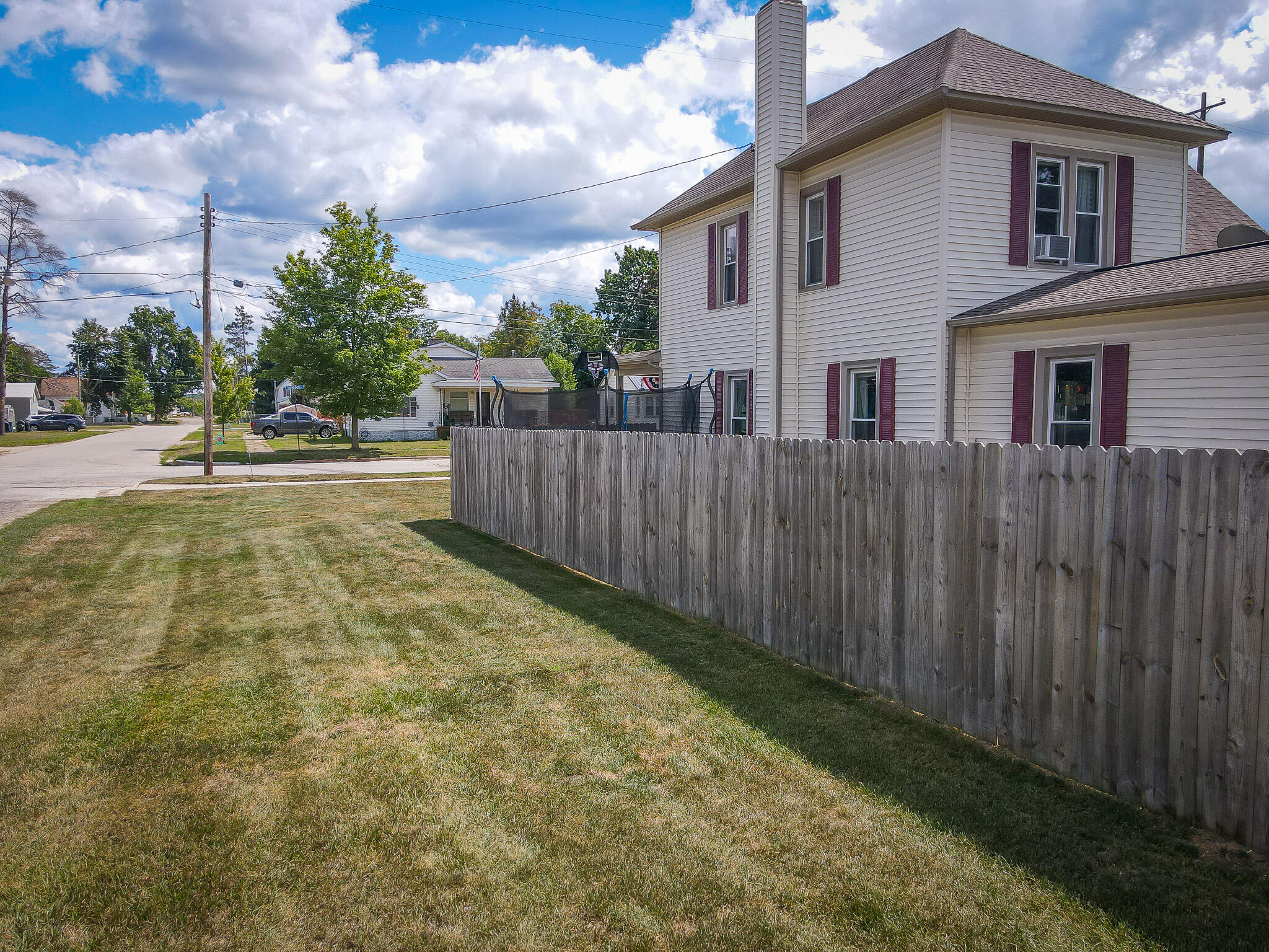 545 N Hemlock Street Property Photo 15