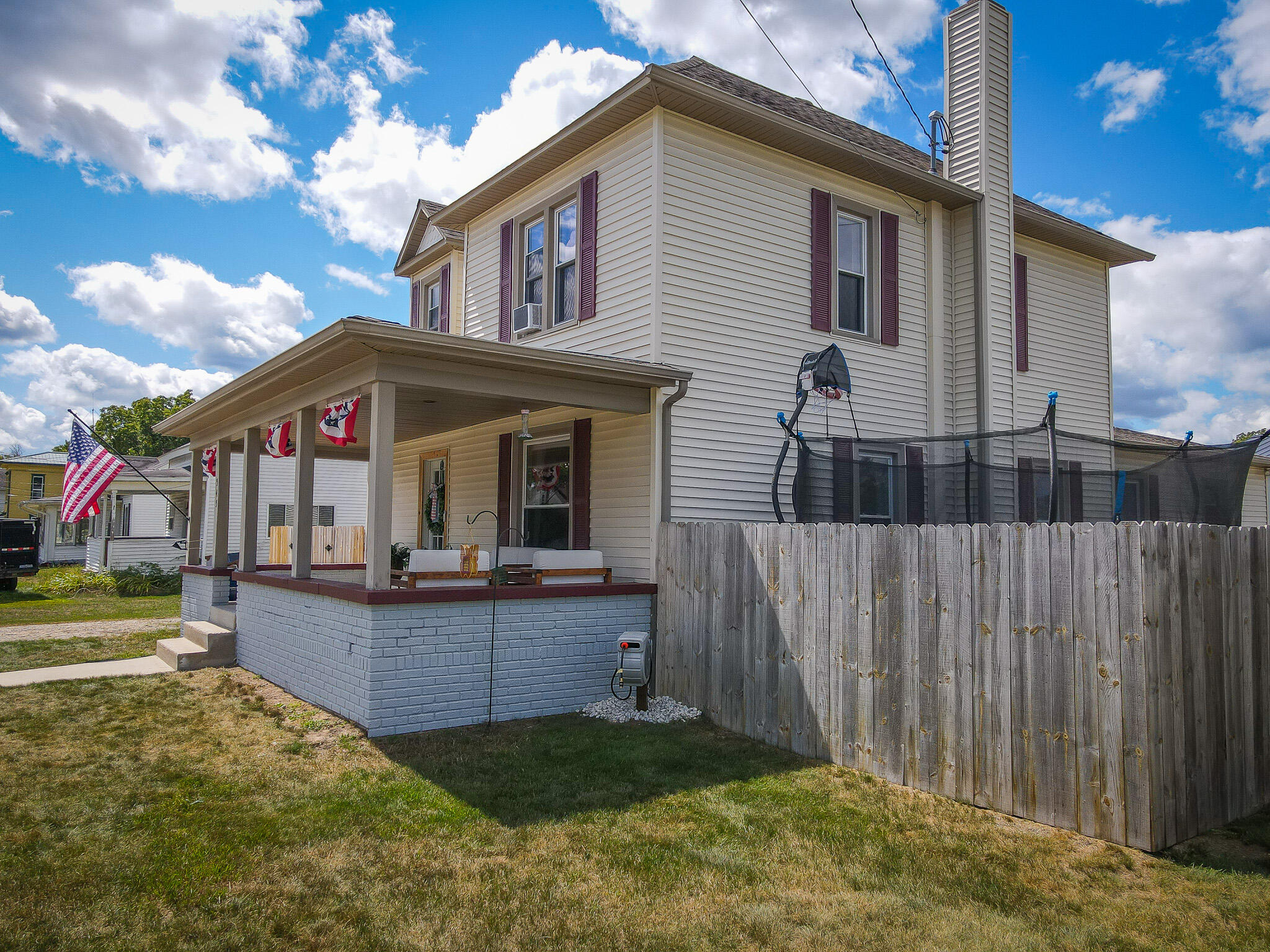 545 N Hemlock Street Property Photo 16