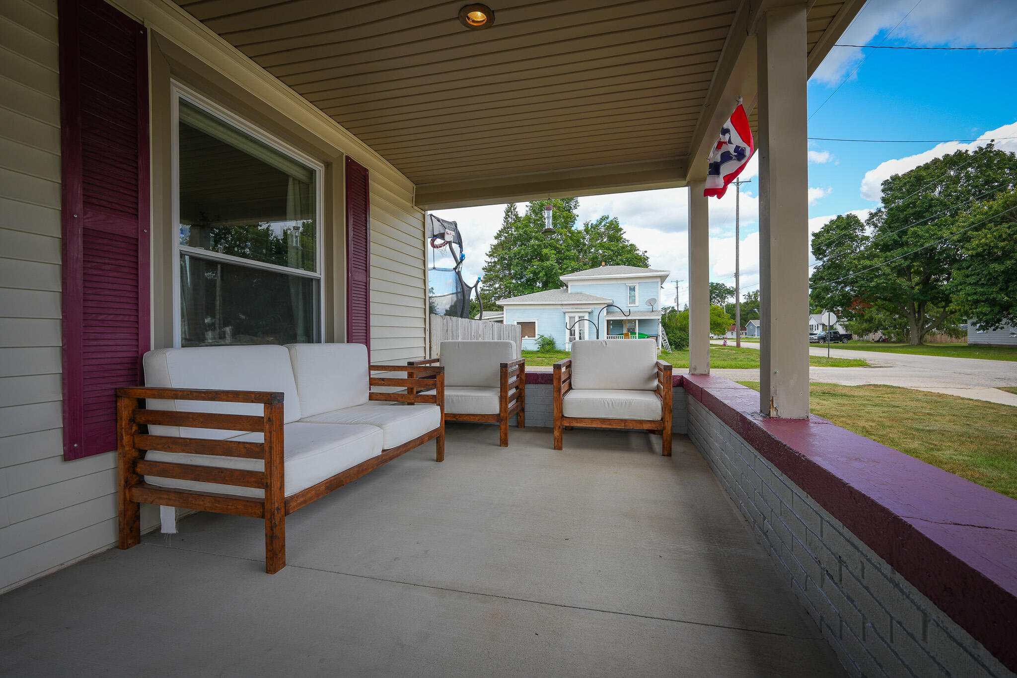 545 N Hemlock Street Property Photo 23