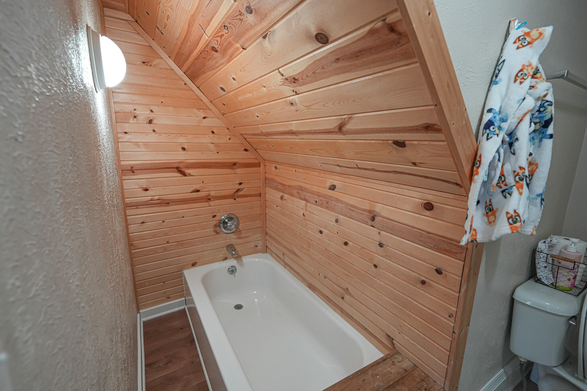 545 N Hemlock Street Property Photo 50