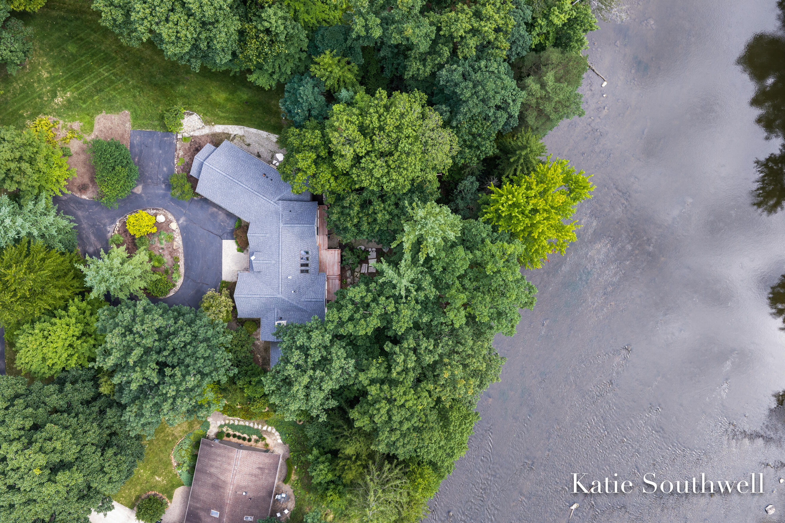 7320 Valhalla Drive Se Property Photo 1