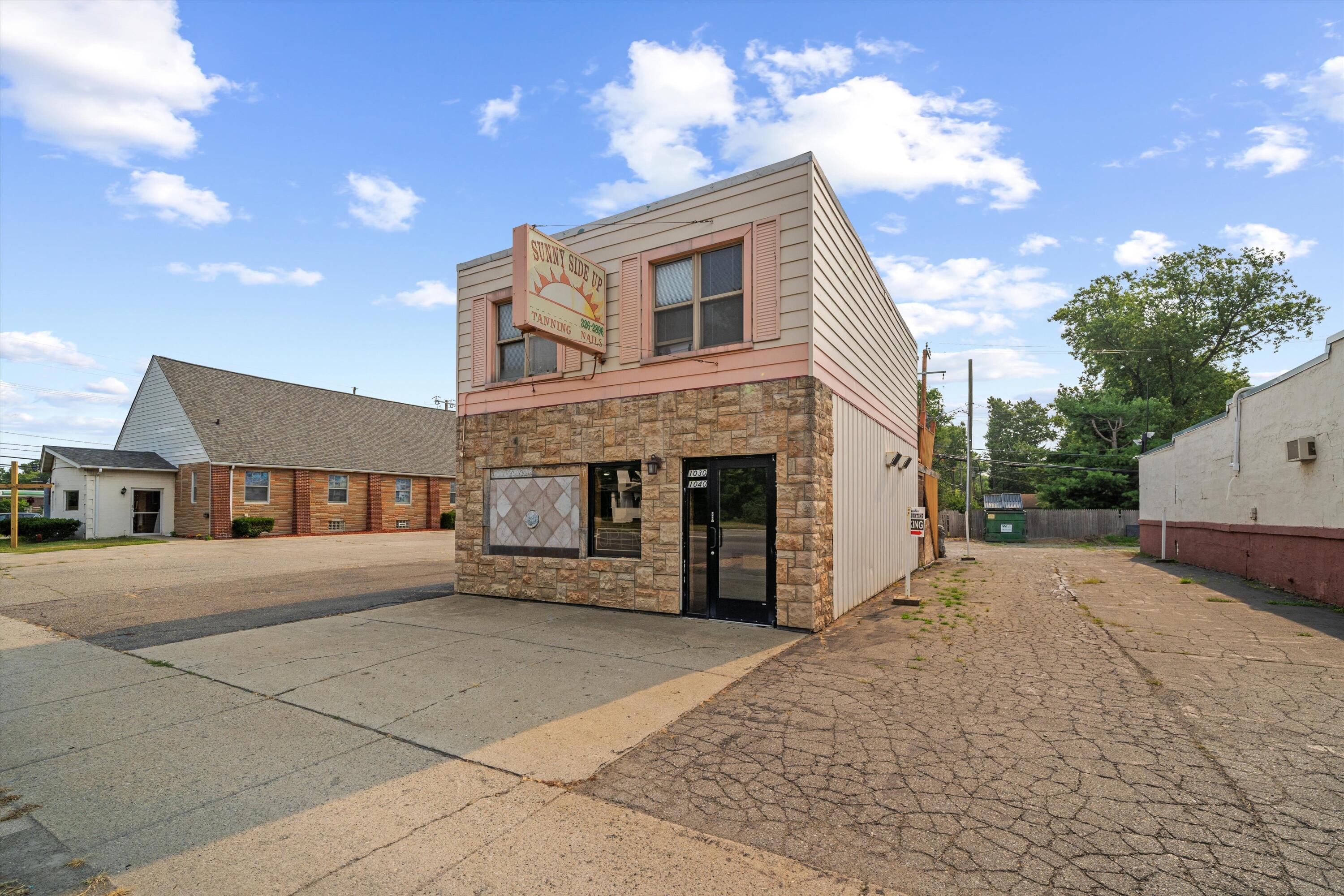 1040 N Wayne Road Property Photo 1