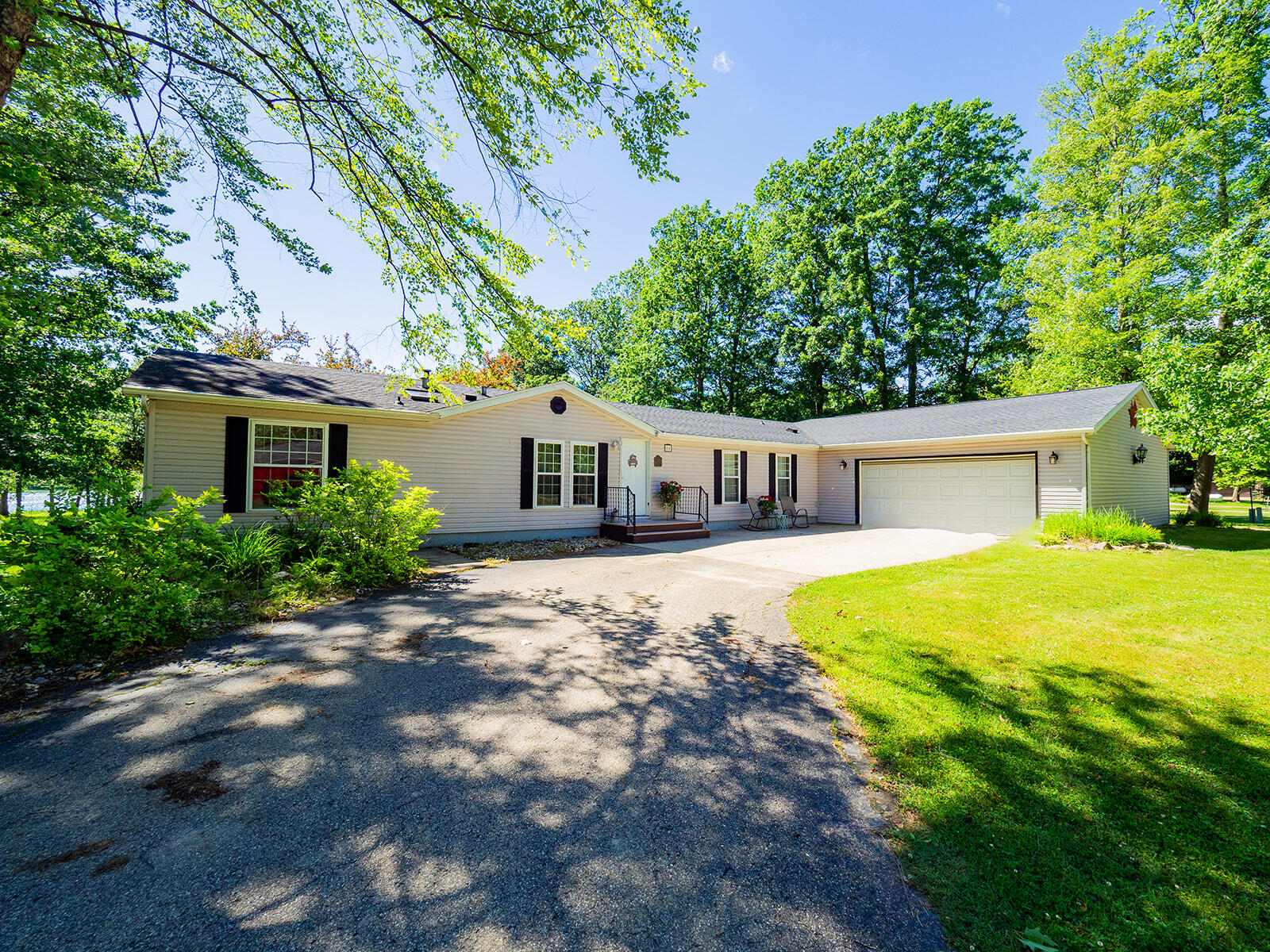 84 Thelen Drive Property Photo 1