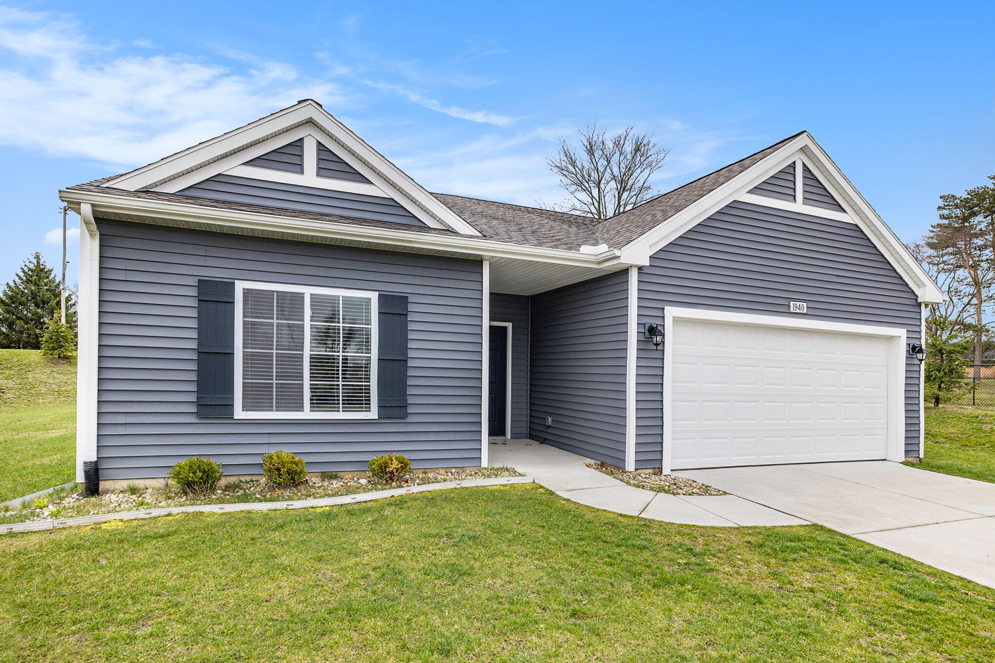 945 Ridgetop Circle Property Photo 1