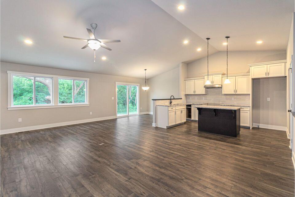 945 Ridgetop Circle Property Photo 2