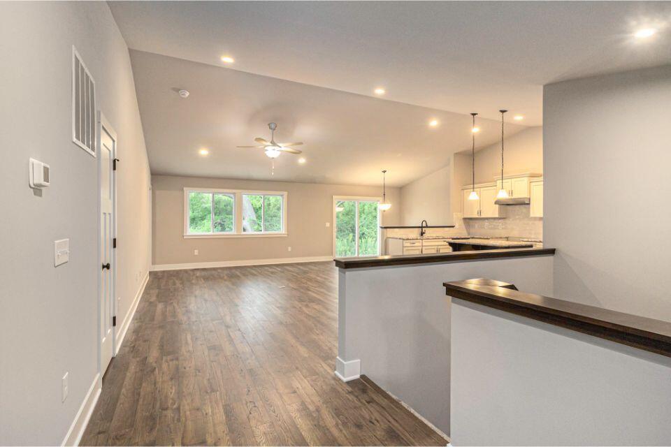 945 Ridgetop Circle Property Photo 3
