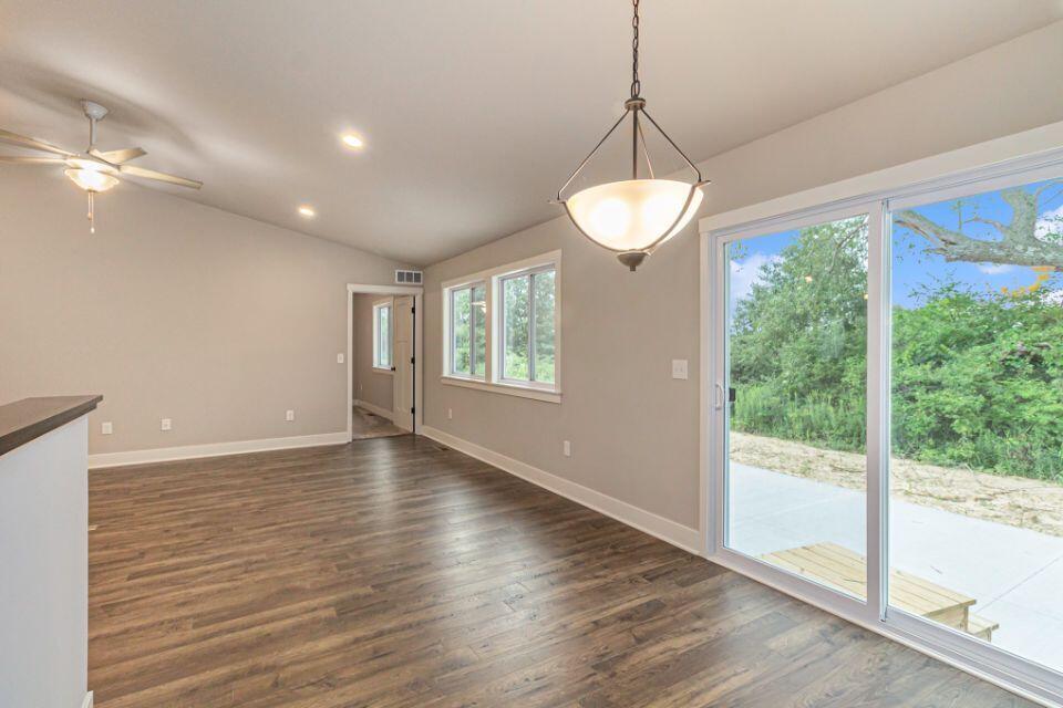 945 Ridgetop Circle Property Photo 4
