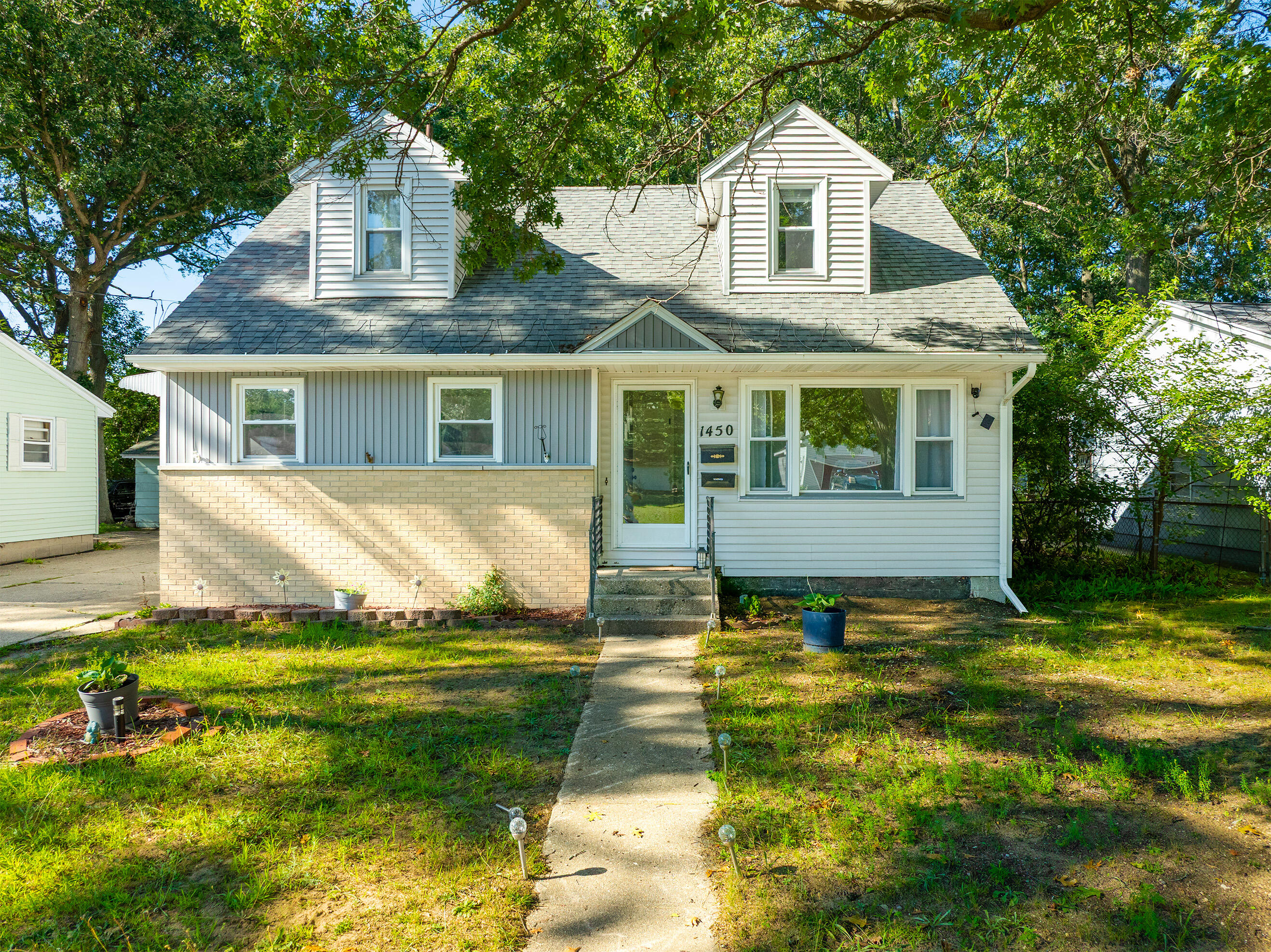 1450 Wesley Avenue Property Photo 1