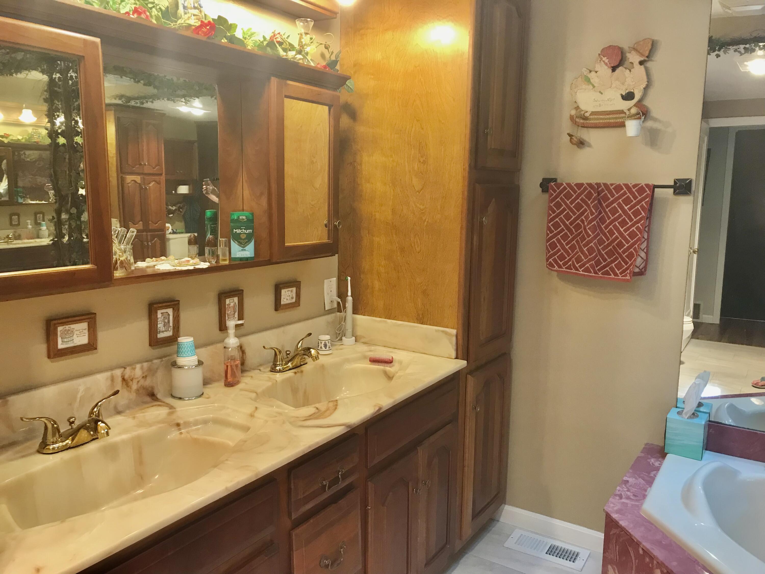 16218 East Lake Drive Property Photo 15