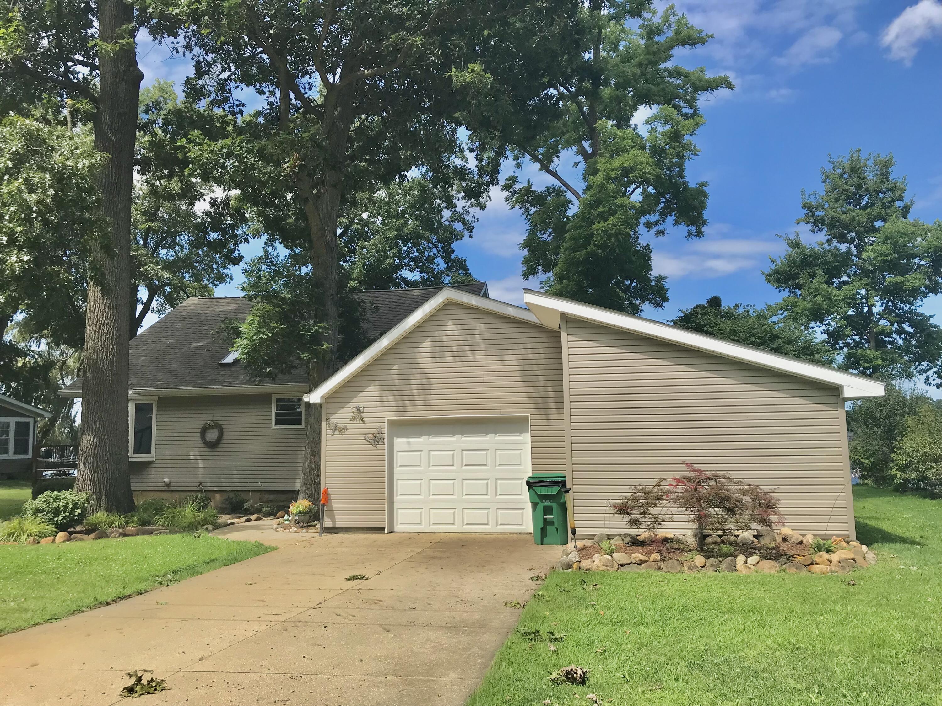 16218 East Lake Drive Property Photo 41