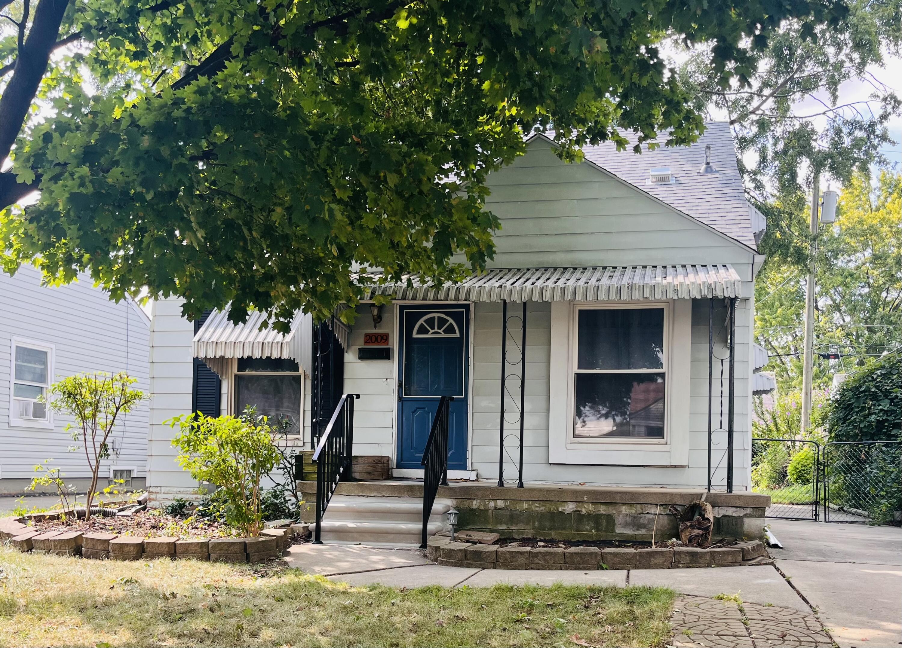 2009 Buckingham Avenue Property Photo 1