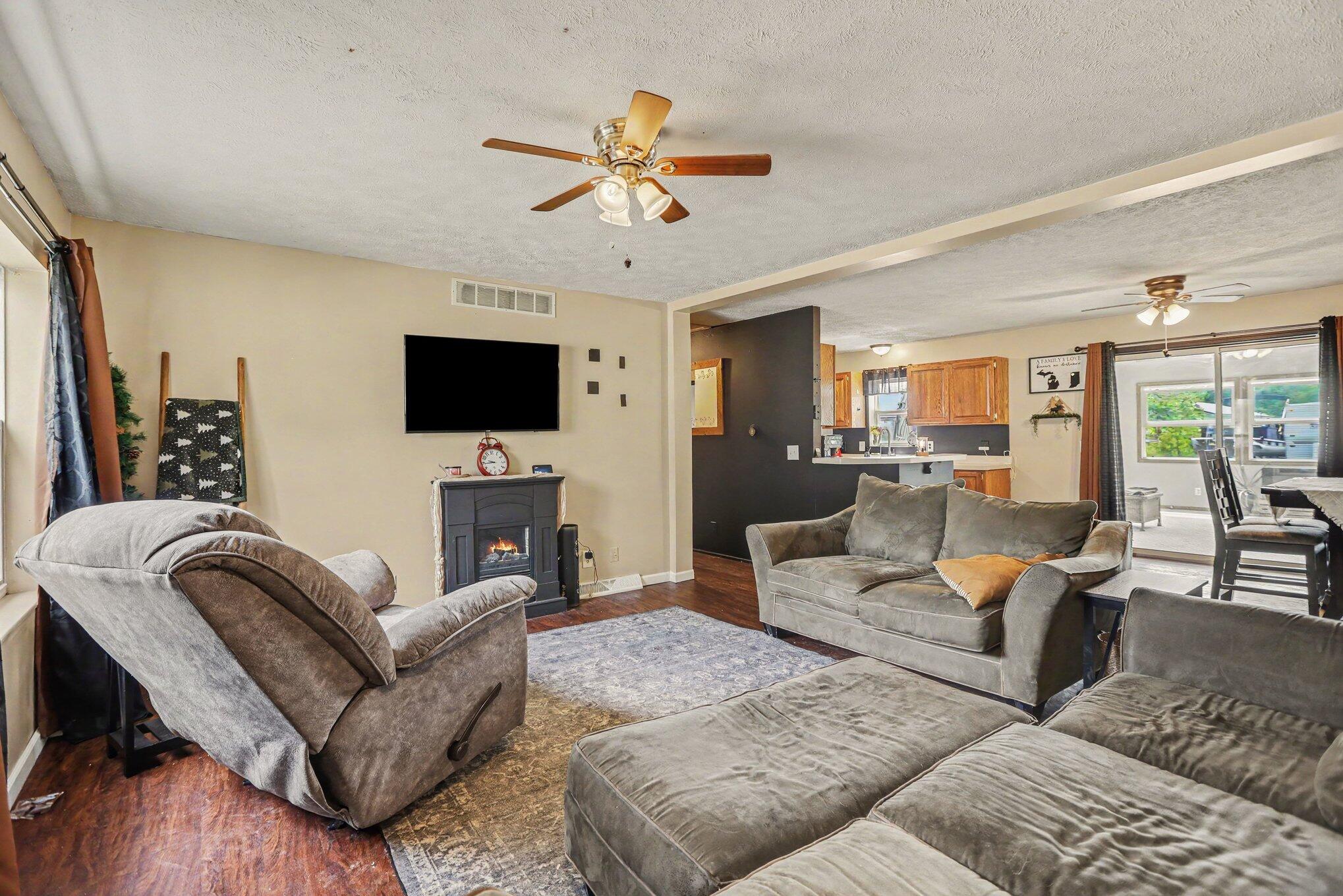321 Wright Street Property Photo 5