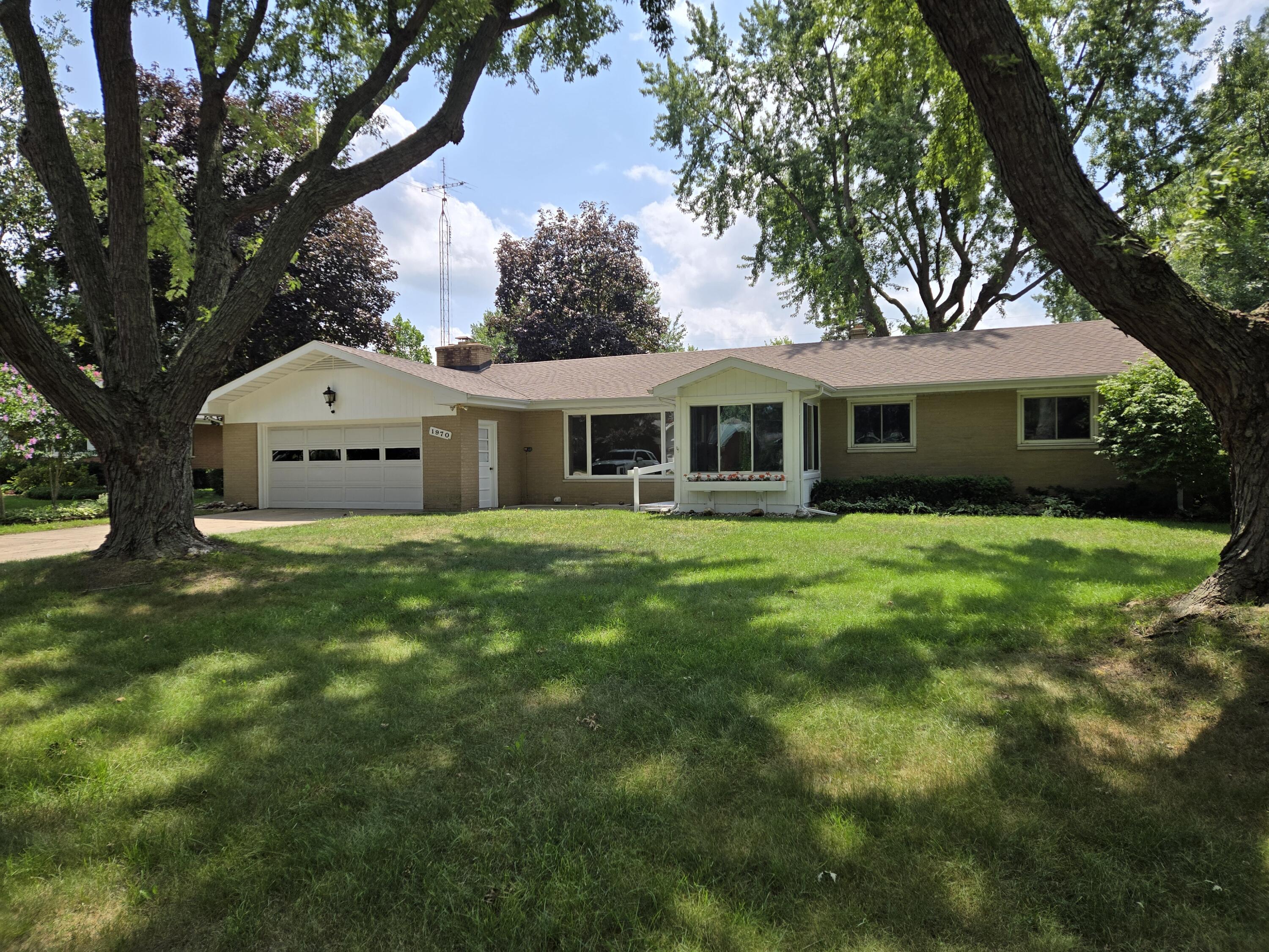 1970 S Valleyview Drive Property Photo 1