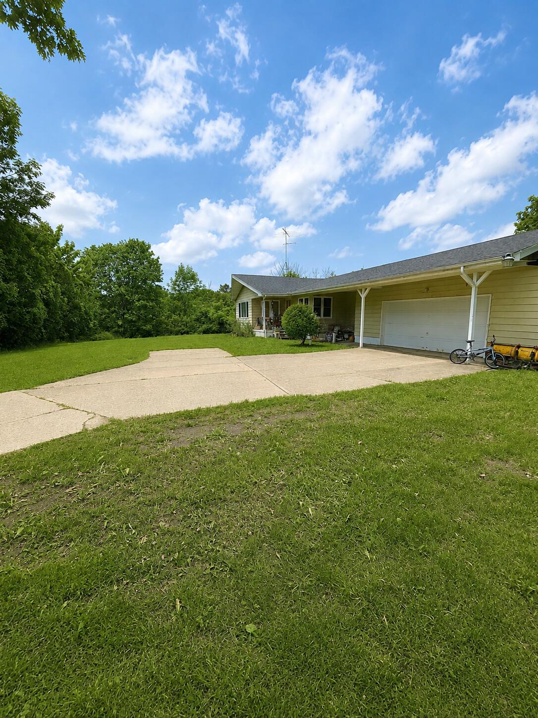 12215 Leonard Road Property Photo 3