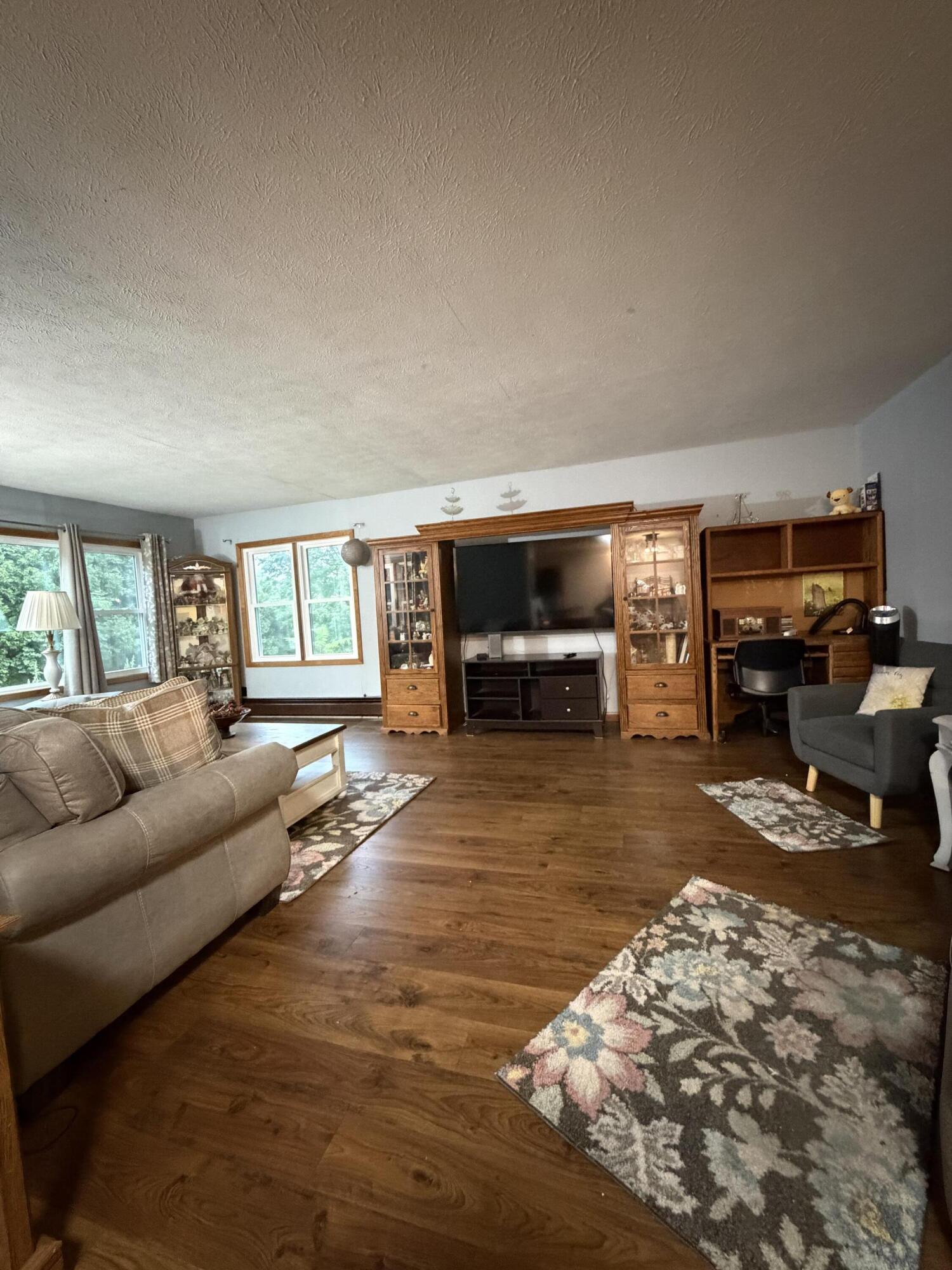 12215 Leonard Road Property Photo 10
