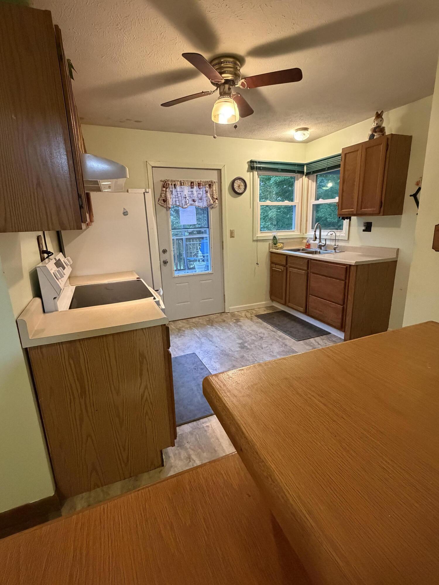 12215 Leonard Road Property Photo 17