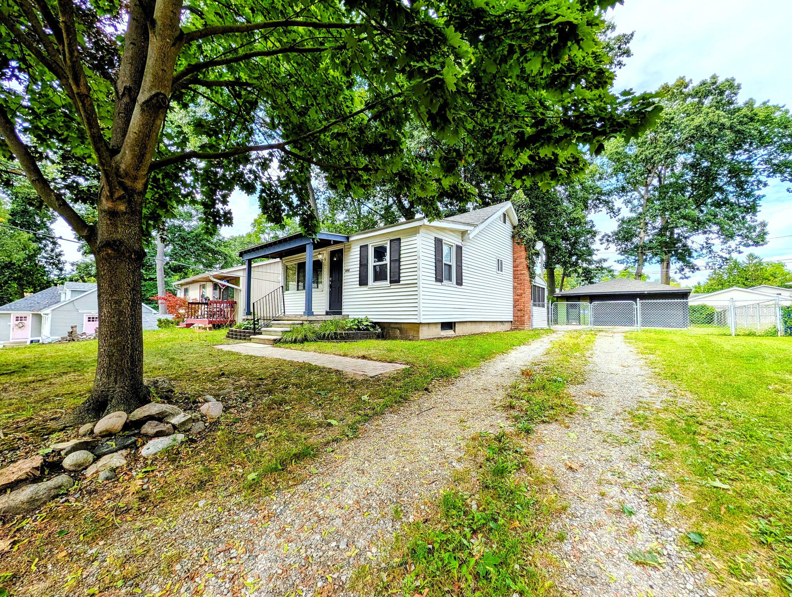 3918 Mapleleaf Road Property Photo 1