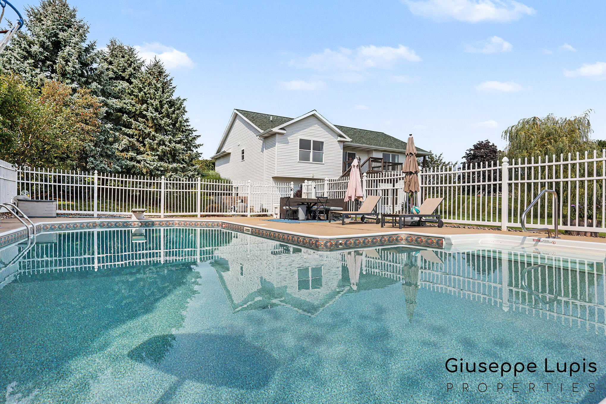 5870 Terrace Ridge Drive Ne Property Photo 3