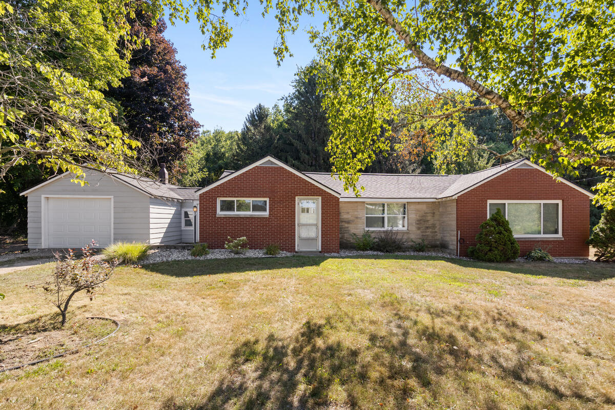 6830 S Warner Avenue Property Photo 1