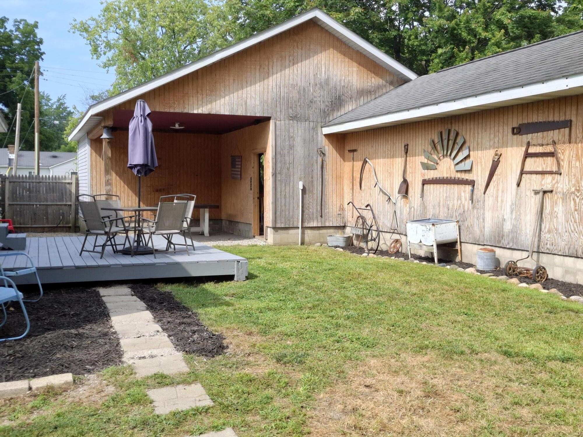 931 W Barney Avenue Property Photo 6