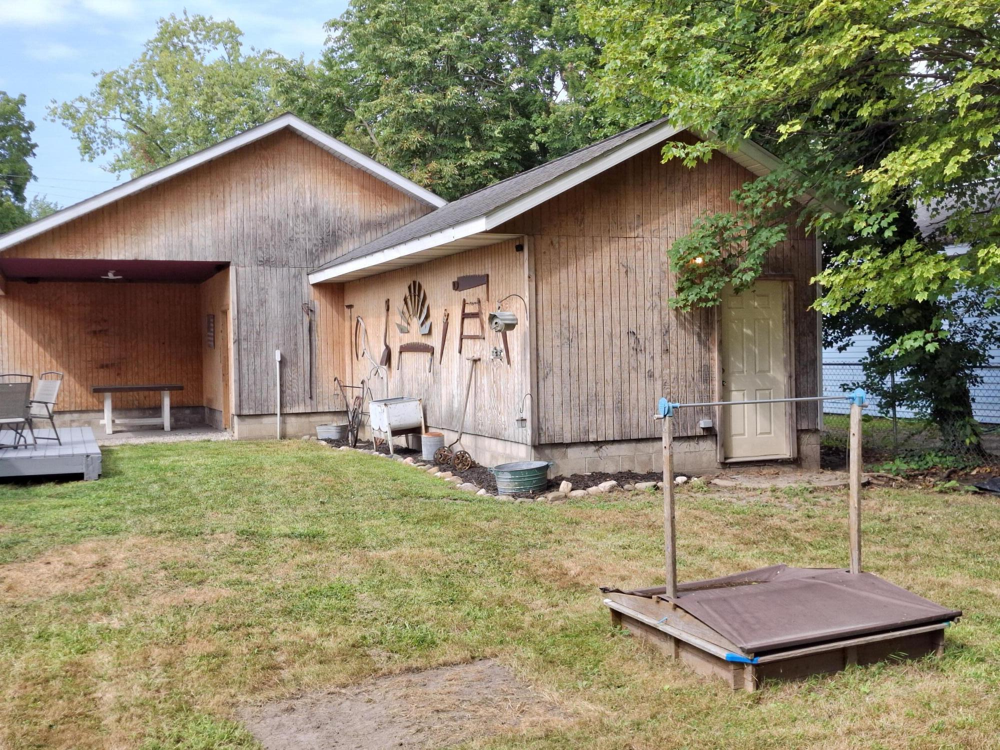 931 W Barney Avenue Property Photo 39