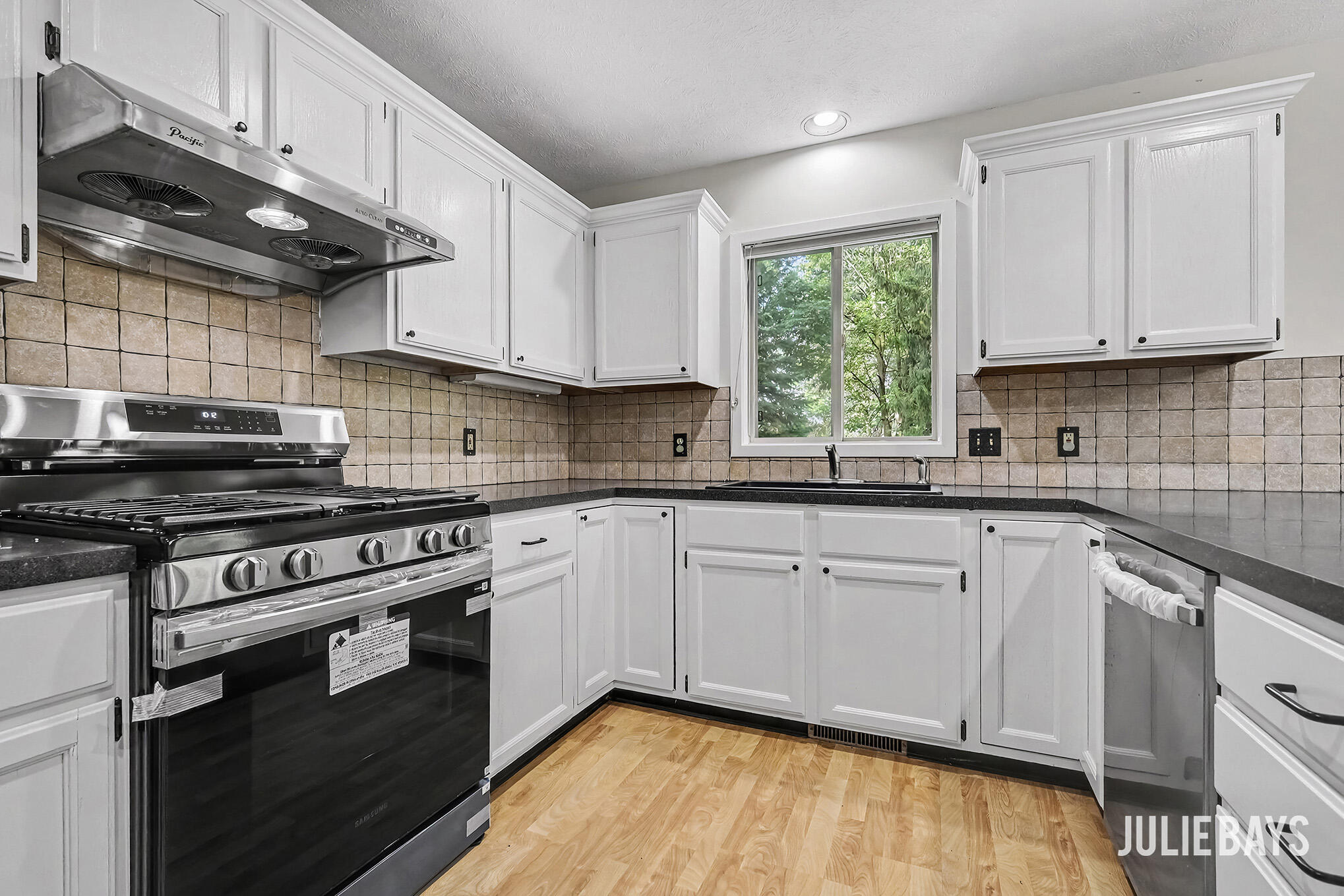 6631 Runway Court Sw Property Photo 7