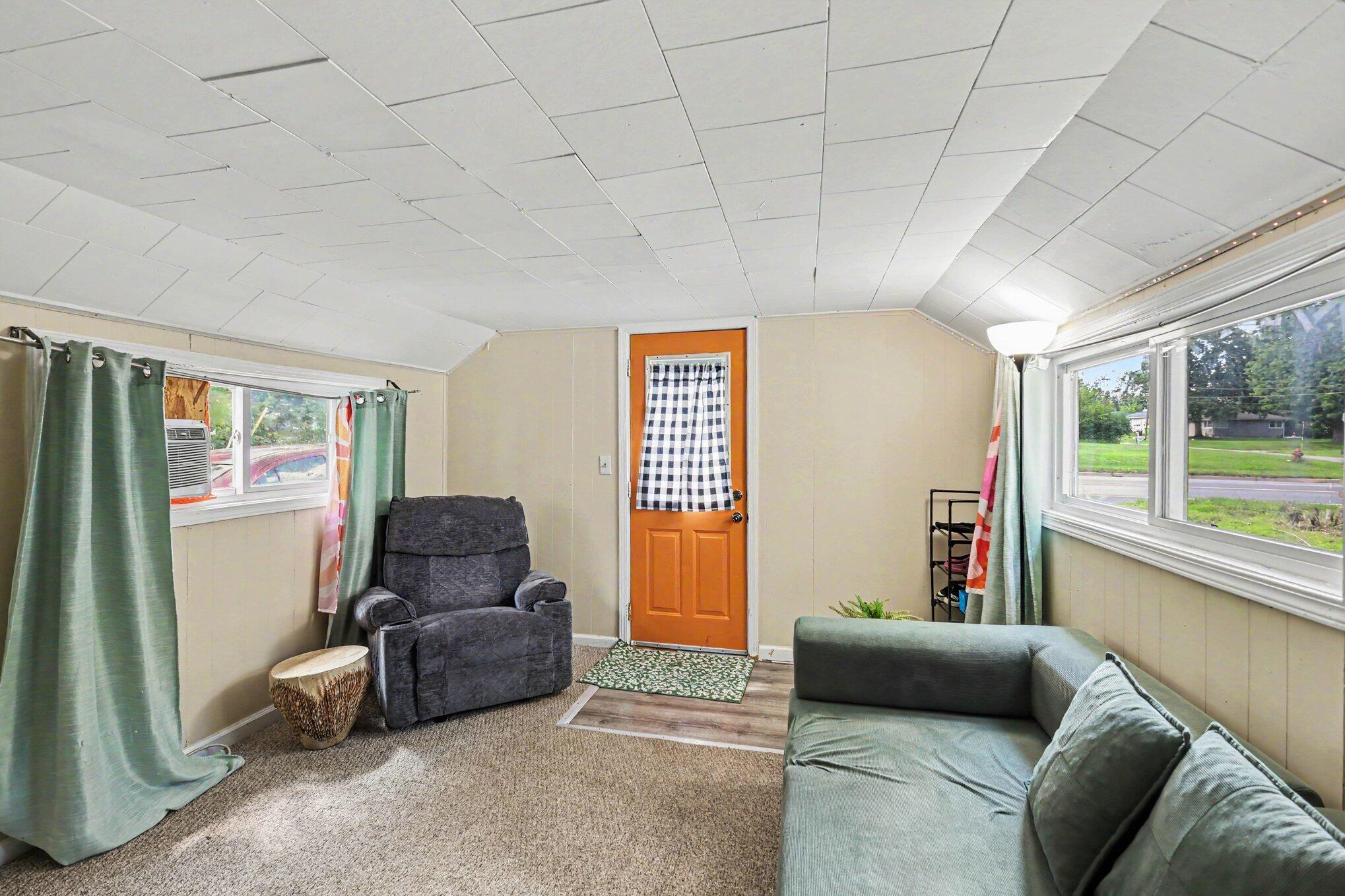 2347 Lansing Avenue Property Photo 5