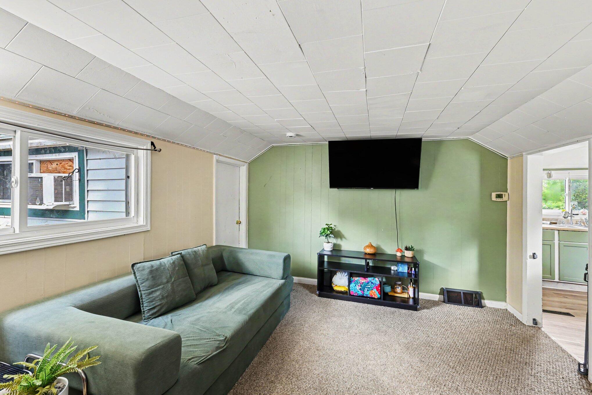 2347 Lansing Avenue Property Photo 6