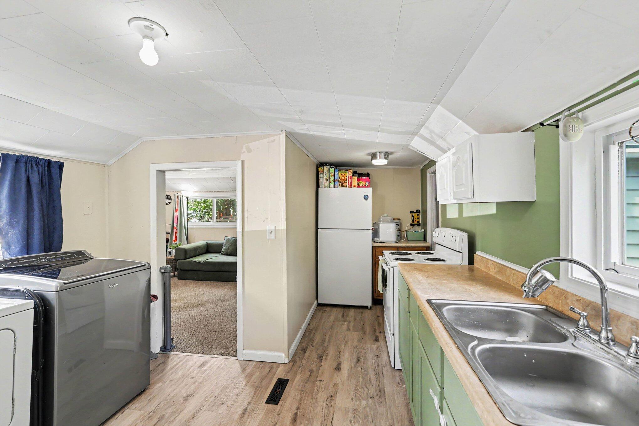 2347 Lansing Avenue Property Photo 7
