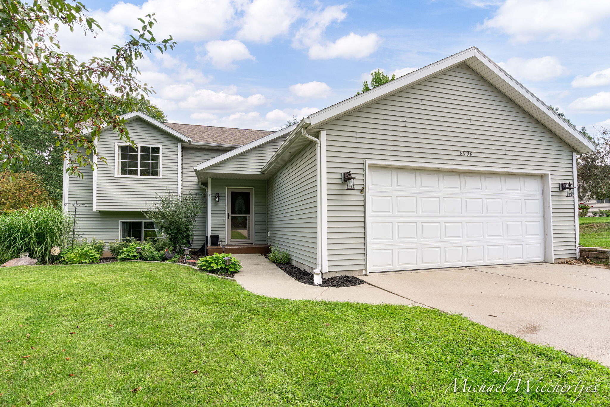 6998 Riverwood Drive