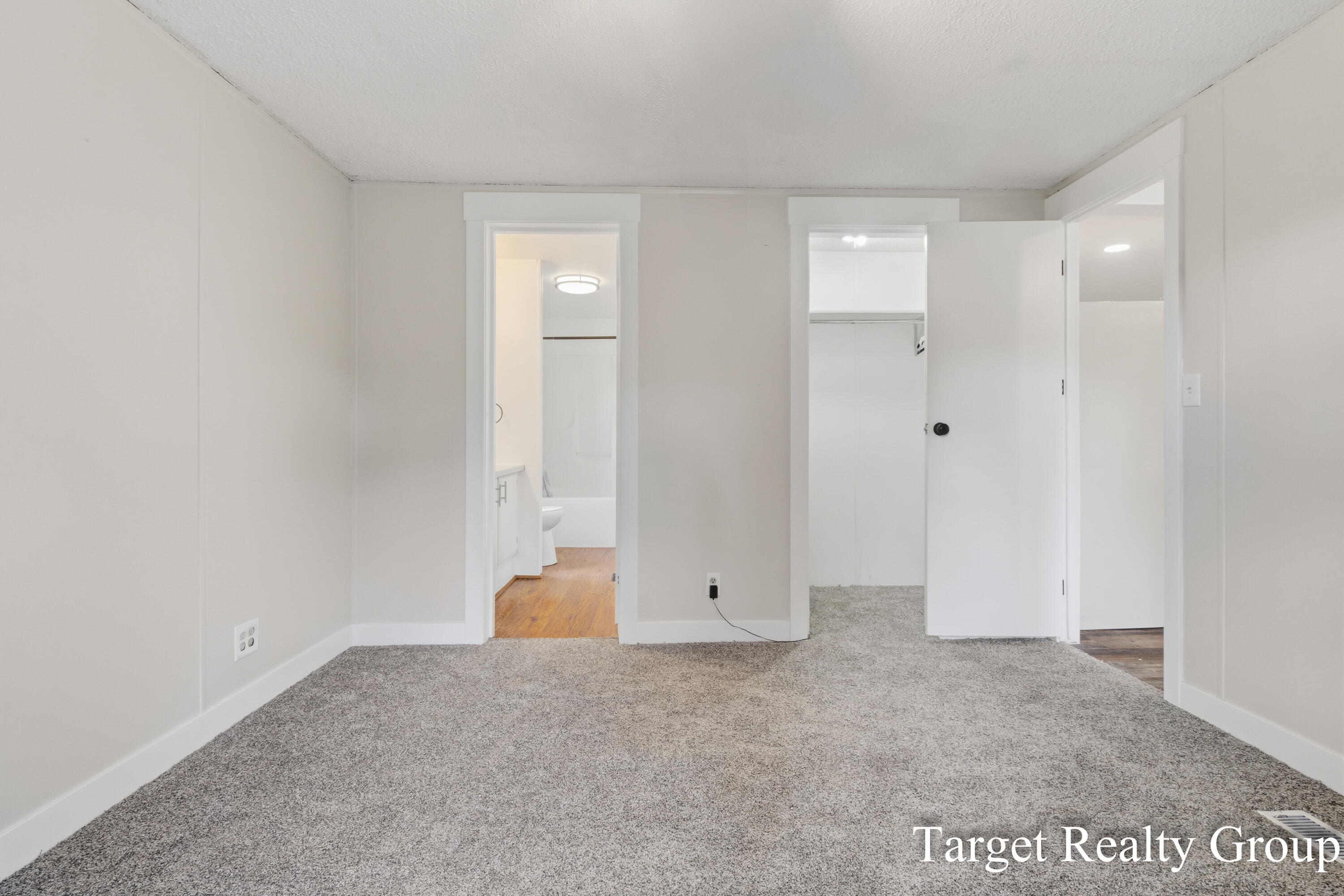 5516 Bartonville Road Property Photo 14