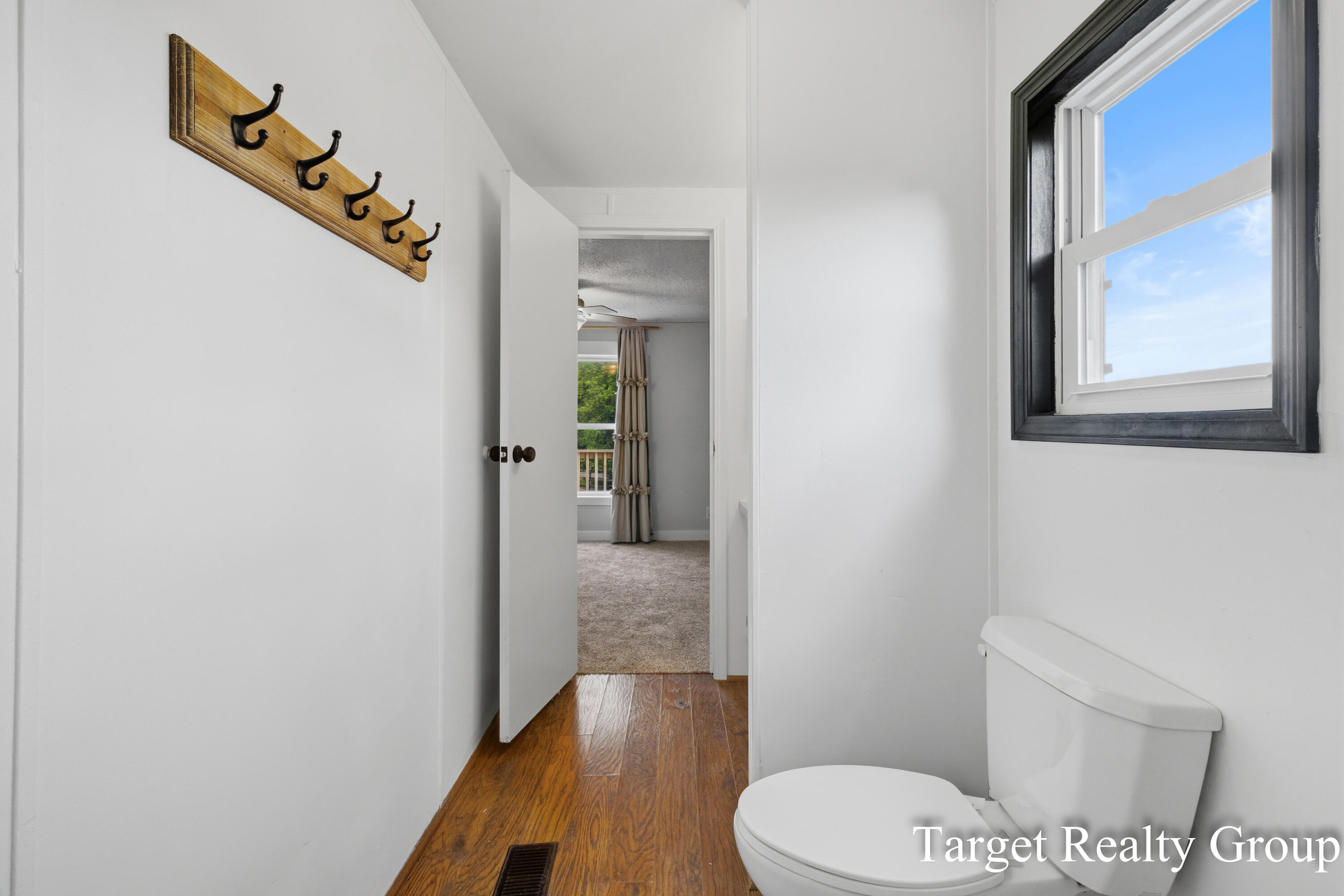 5516 Bartonville Road Property Photo 16