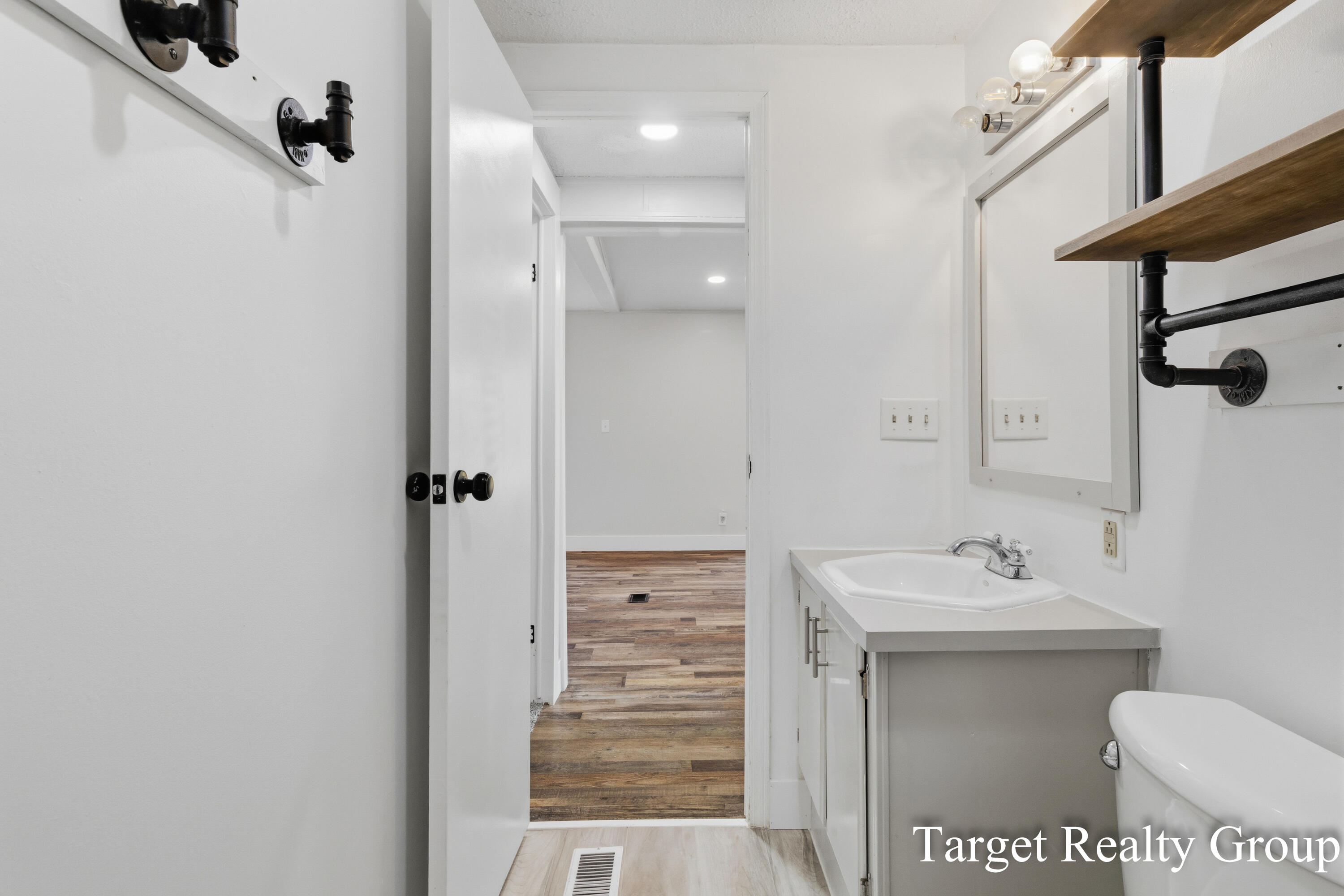 5516 Bartonville Road Property Photo 20