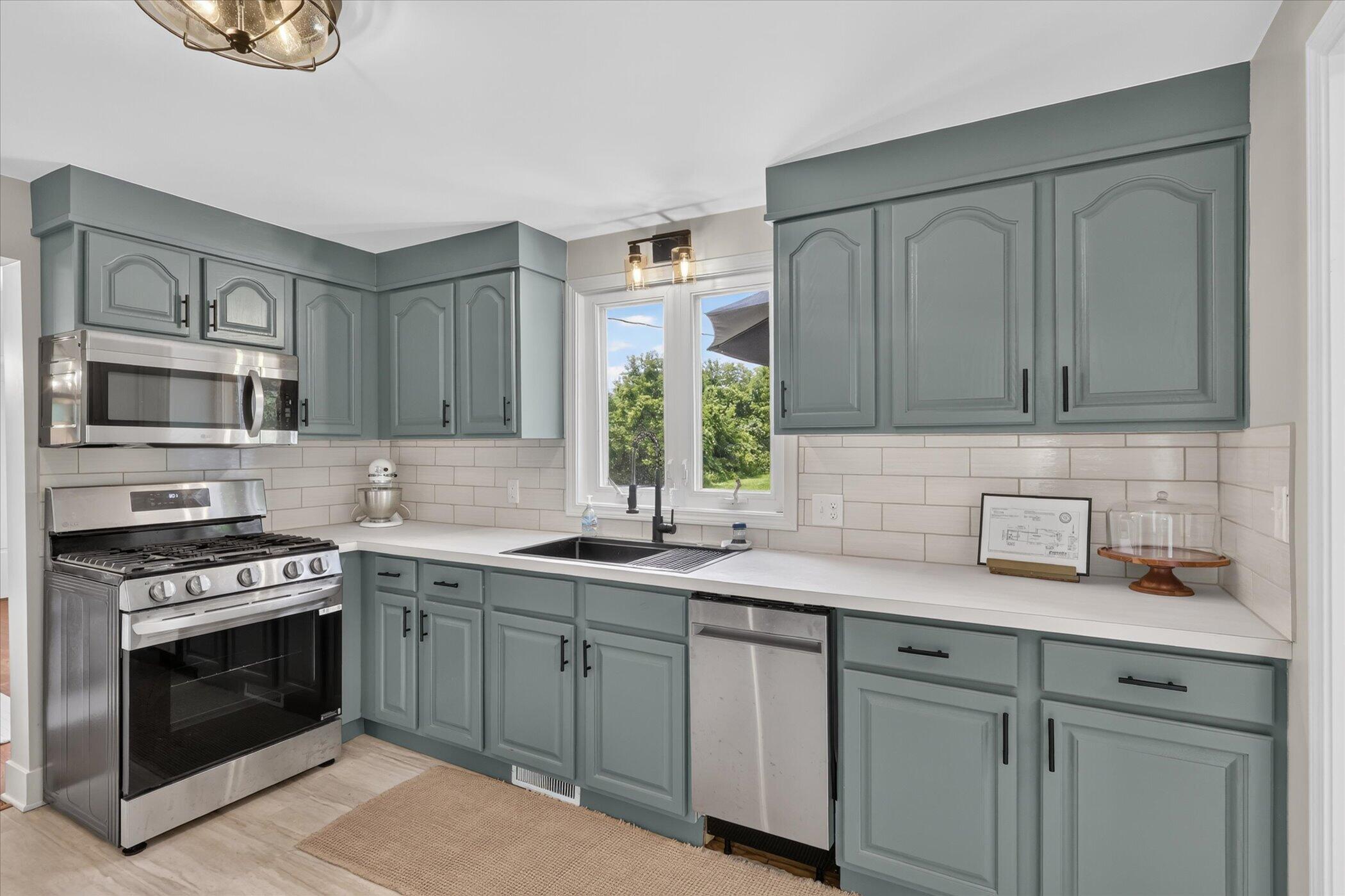 6816 Division Avenue N Property Photo 12