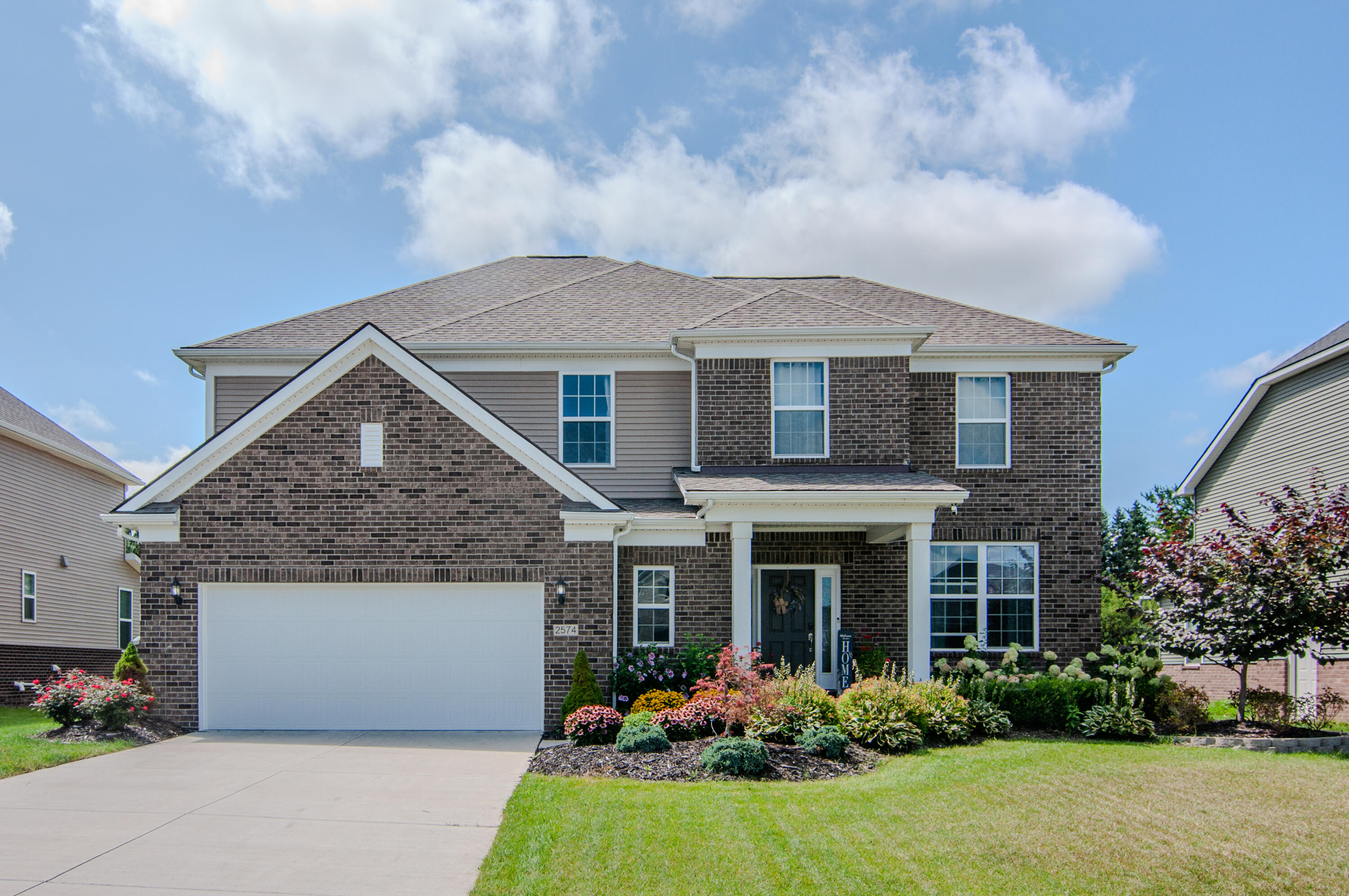 2574 Meadow Hills Drive Property Photo 1