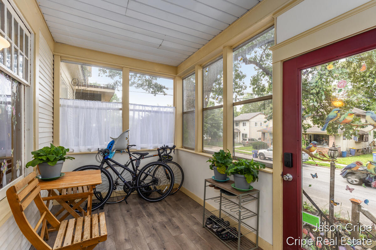 706 Lafayette Avenue Se Property Photo 2