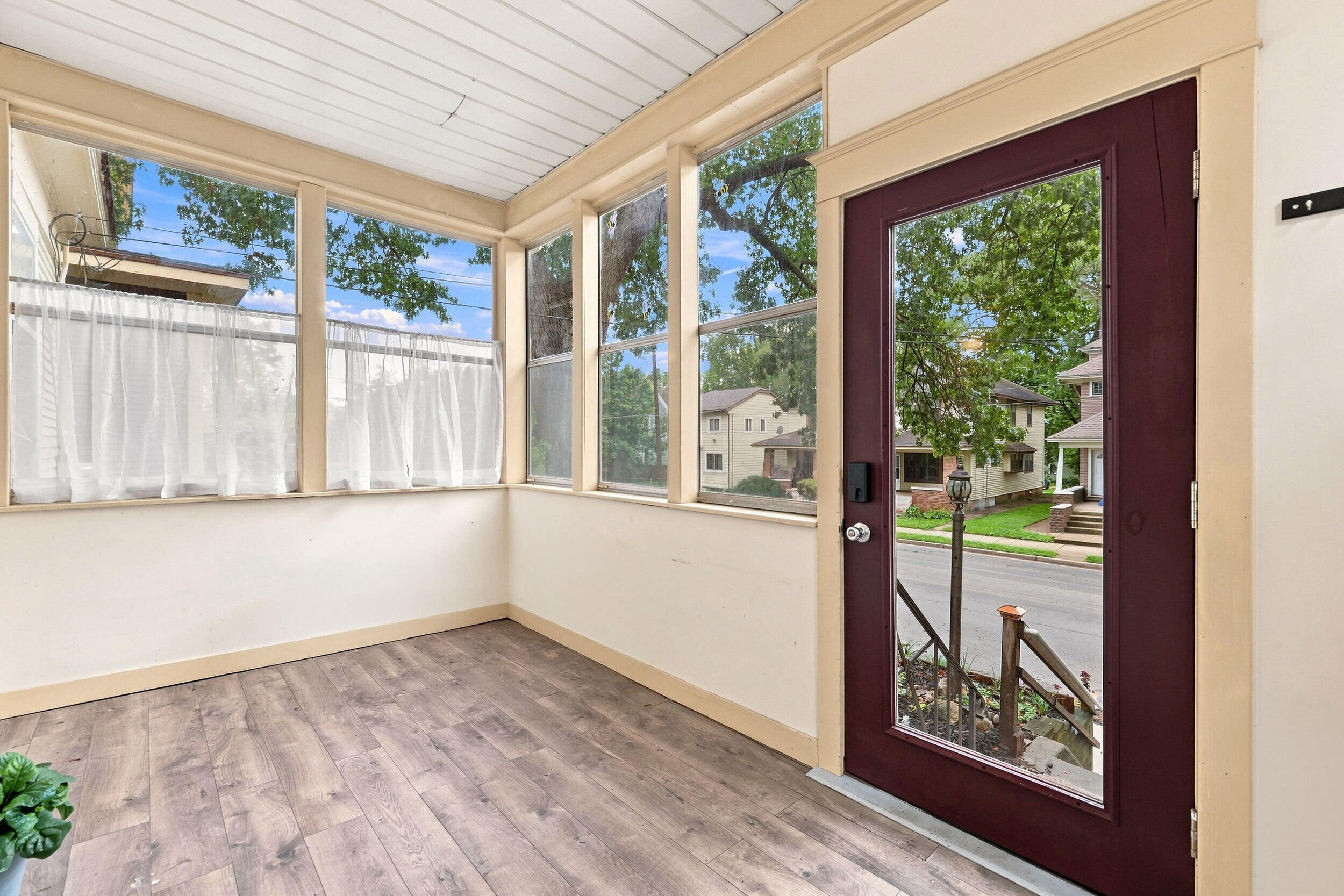 706 Lafayette Avenue Se Property Photo 3