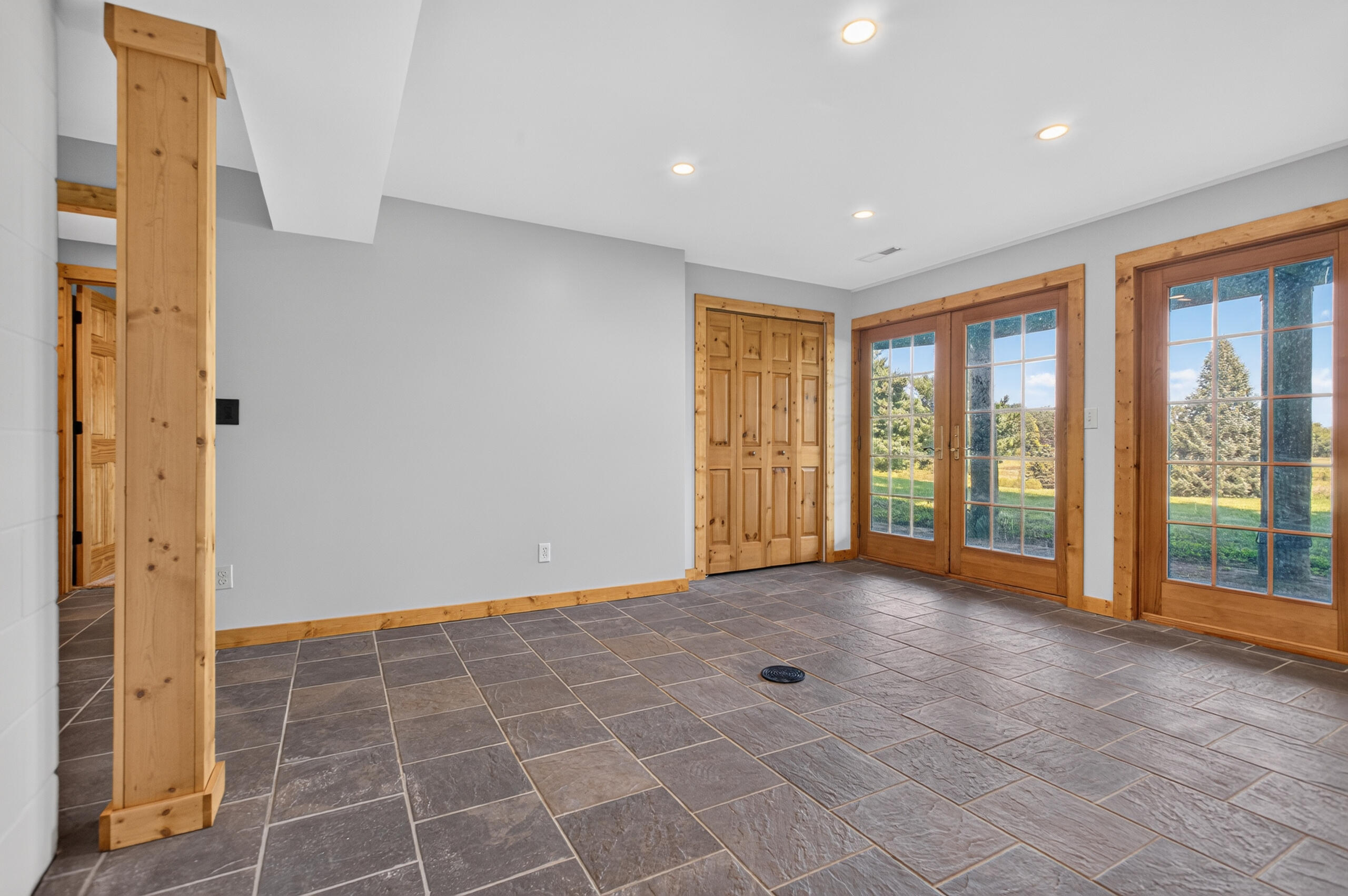 12680 Day Road Property Photo 26