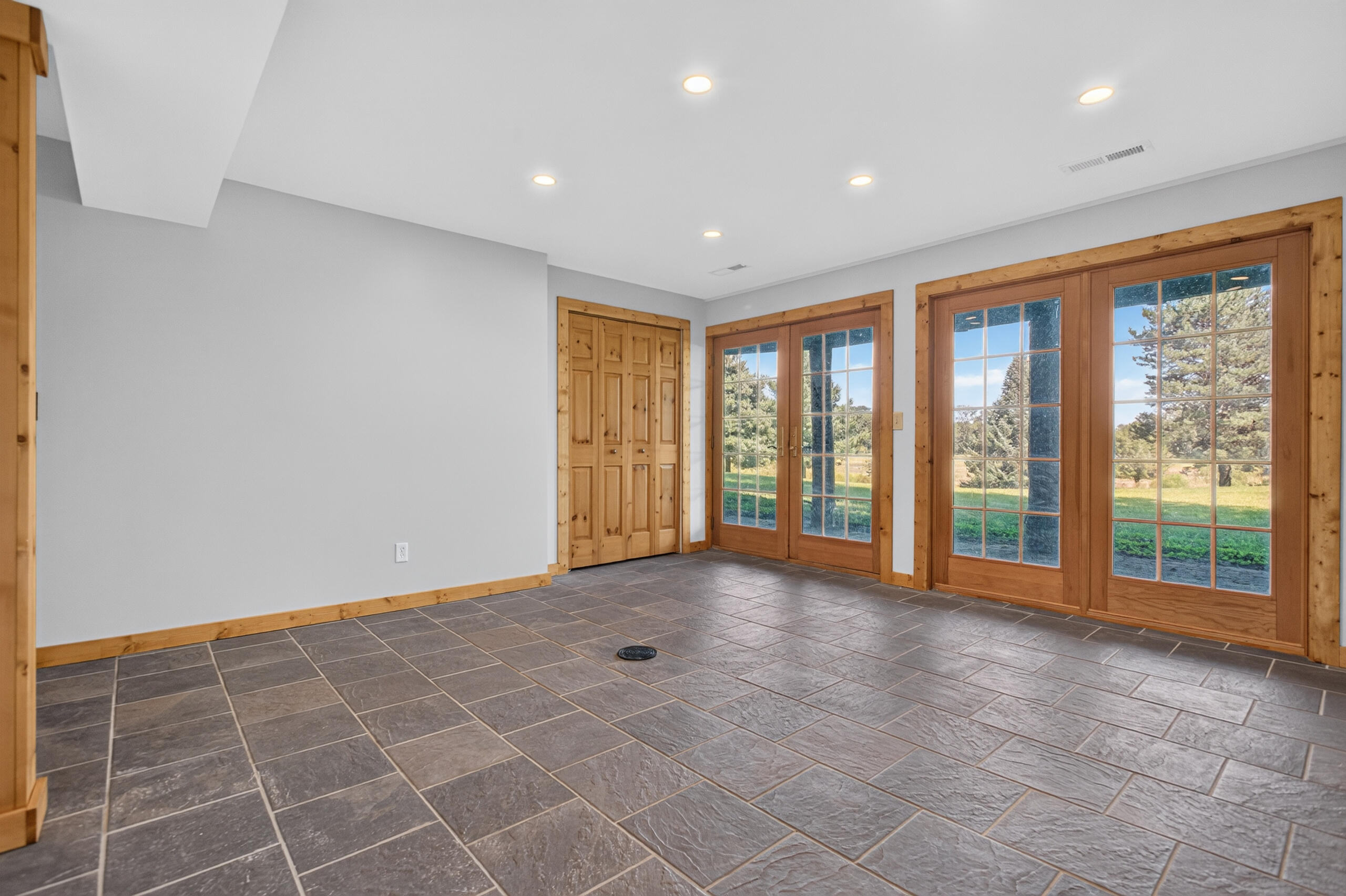 12680 Day Road Property Photo 27