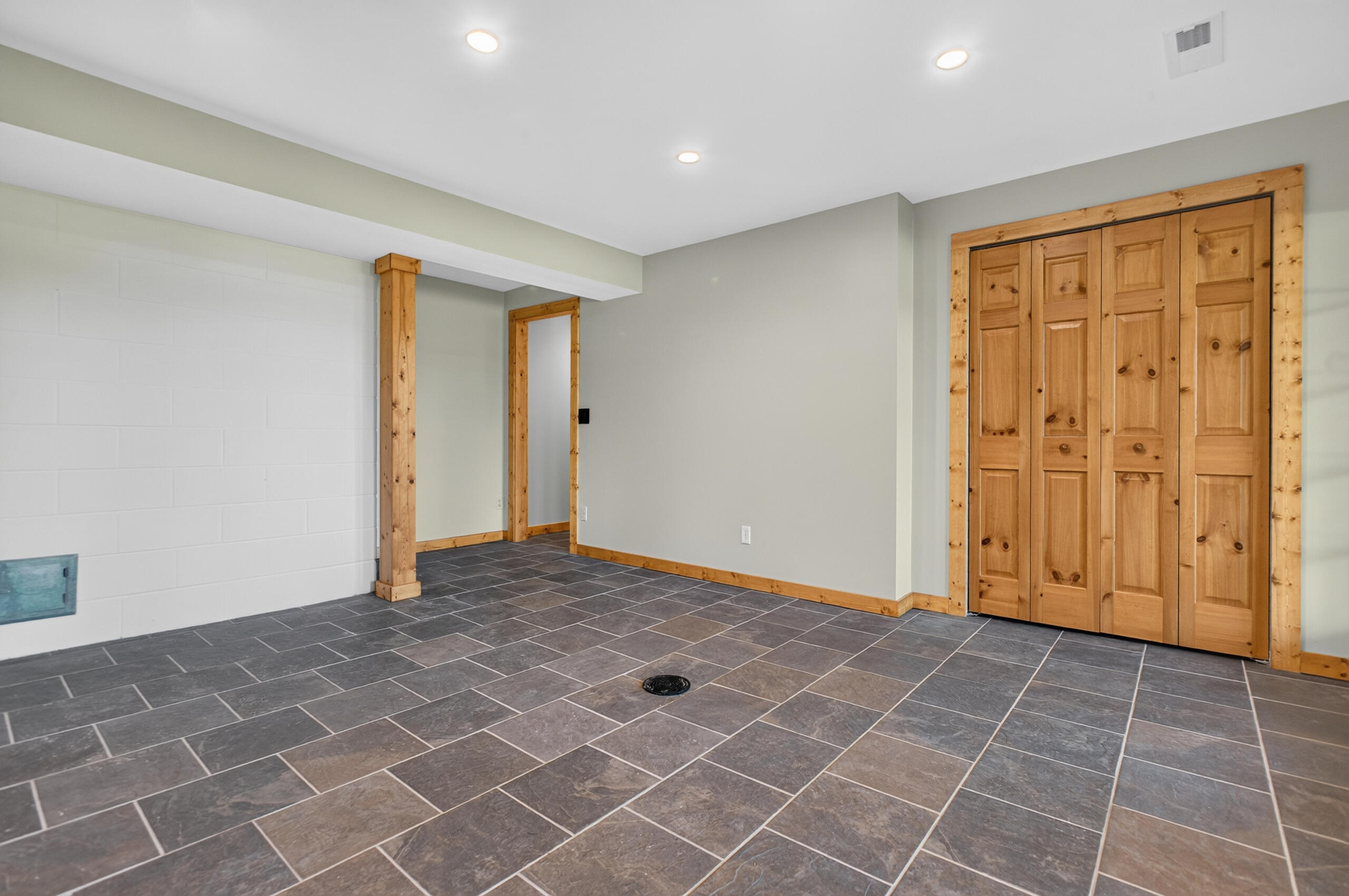 12680 Day Road Property Photo 28
