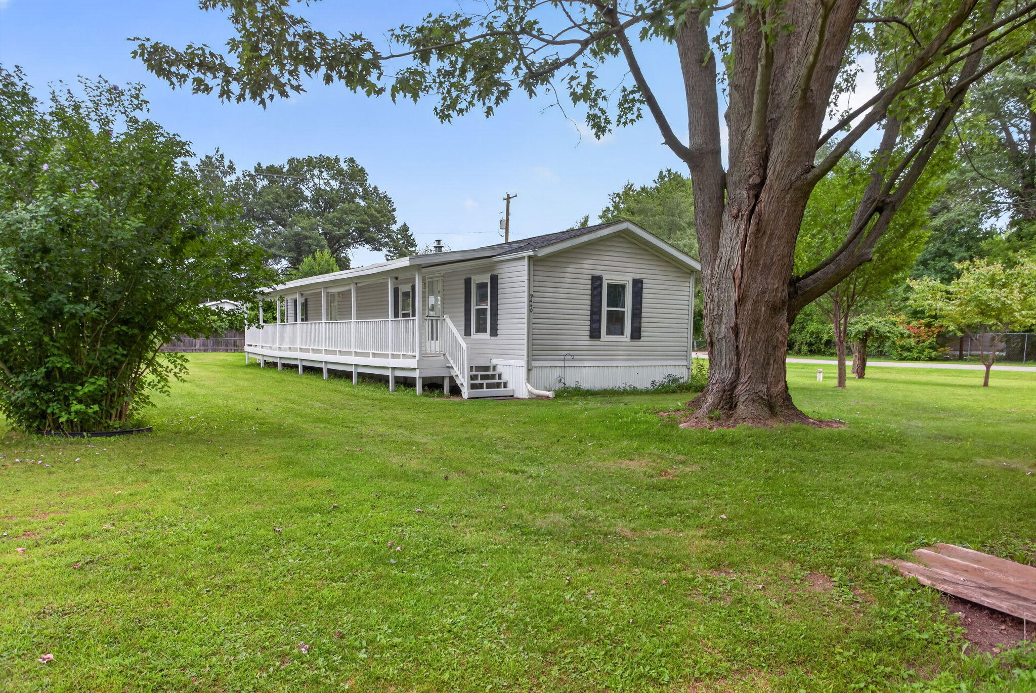 9440 Stetler Drive Property Photo 1